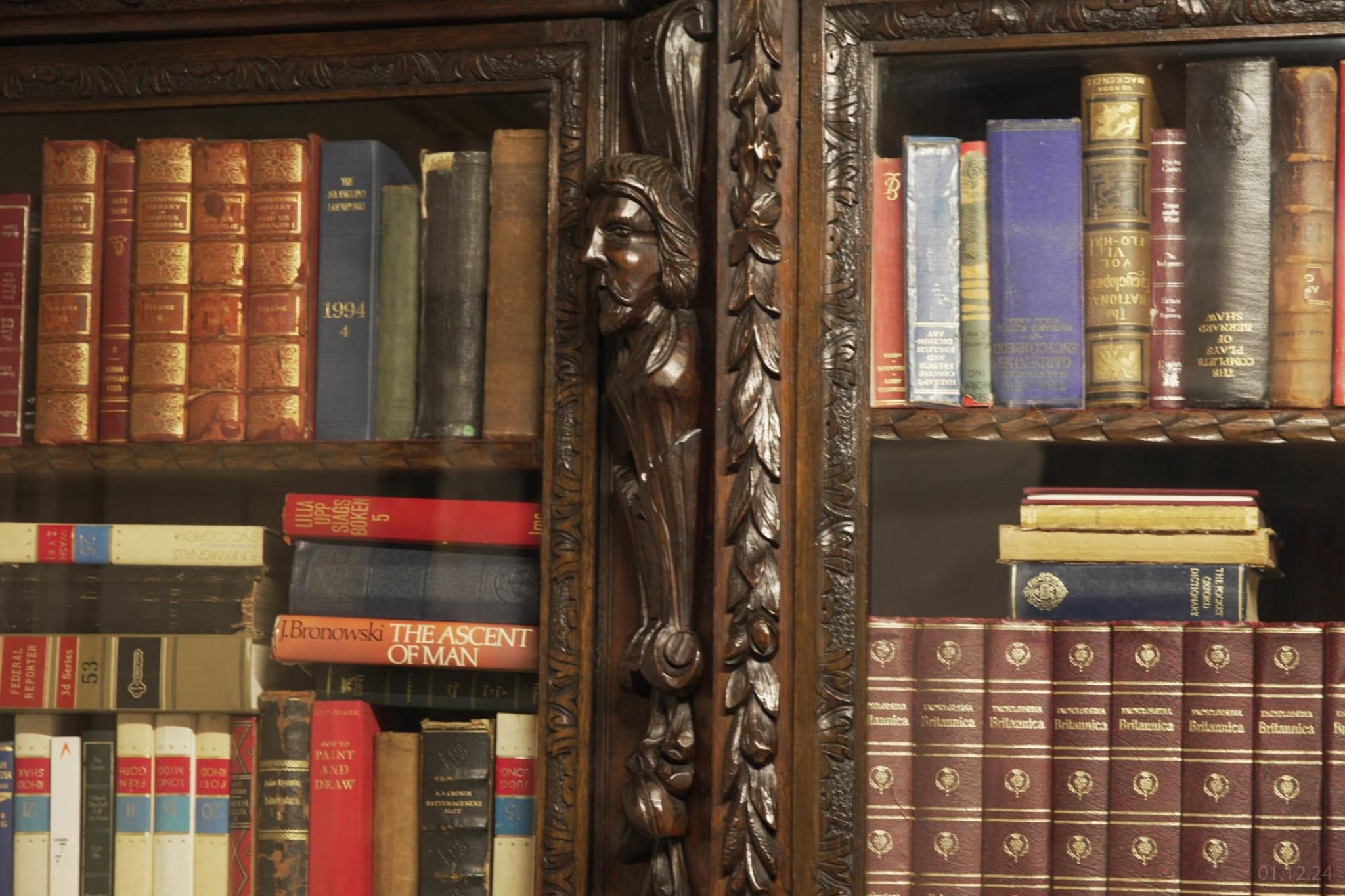Victorian Oak Breakfront Bookcase Carved Miskin Manor 1870 Library For Sale 14