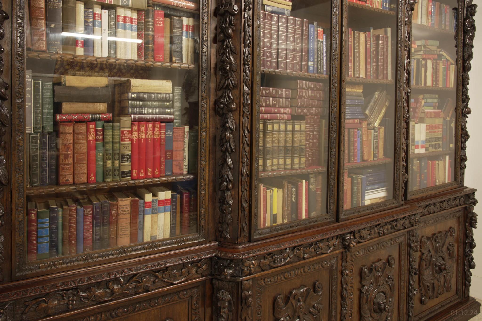 Victorian Oak Breakfront Bookcase Carved Miskin Manor 1870 Library In Good Condition For Sale In Potters Bar, GB