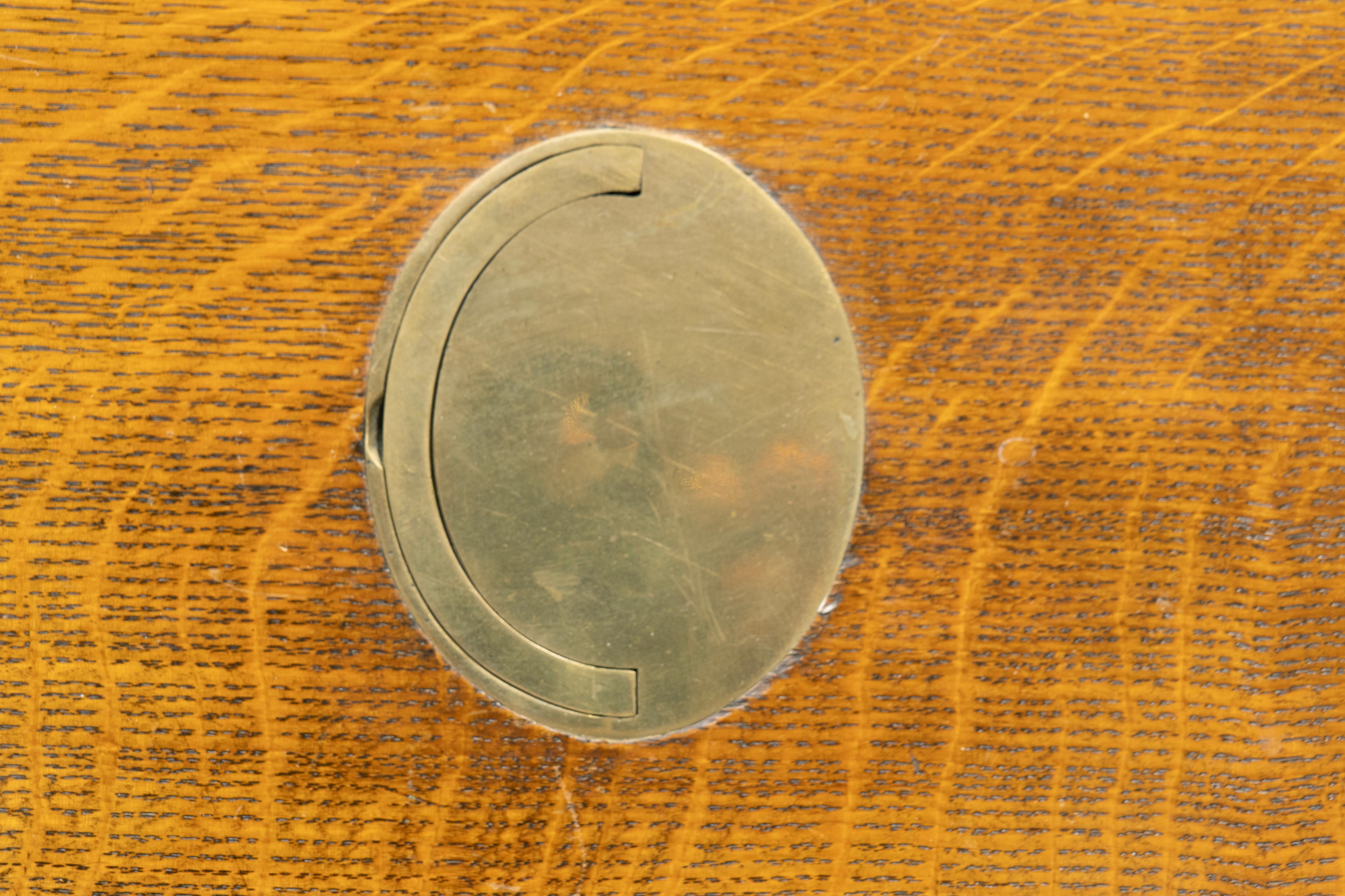 Ottone Scatola portadocumenti vittoriana in Oak Campaigner su base in ottone in vendita