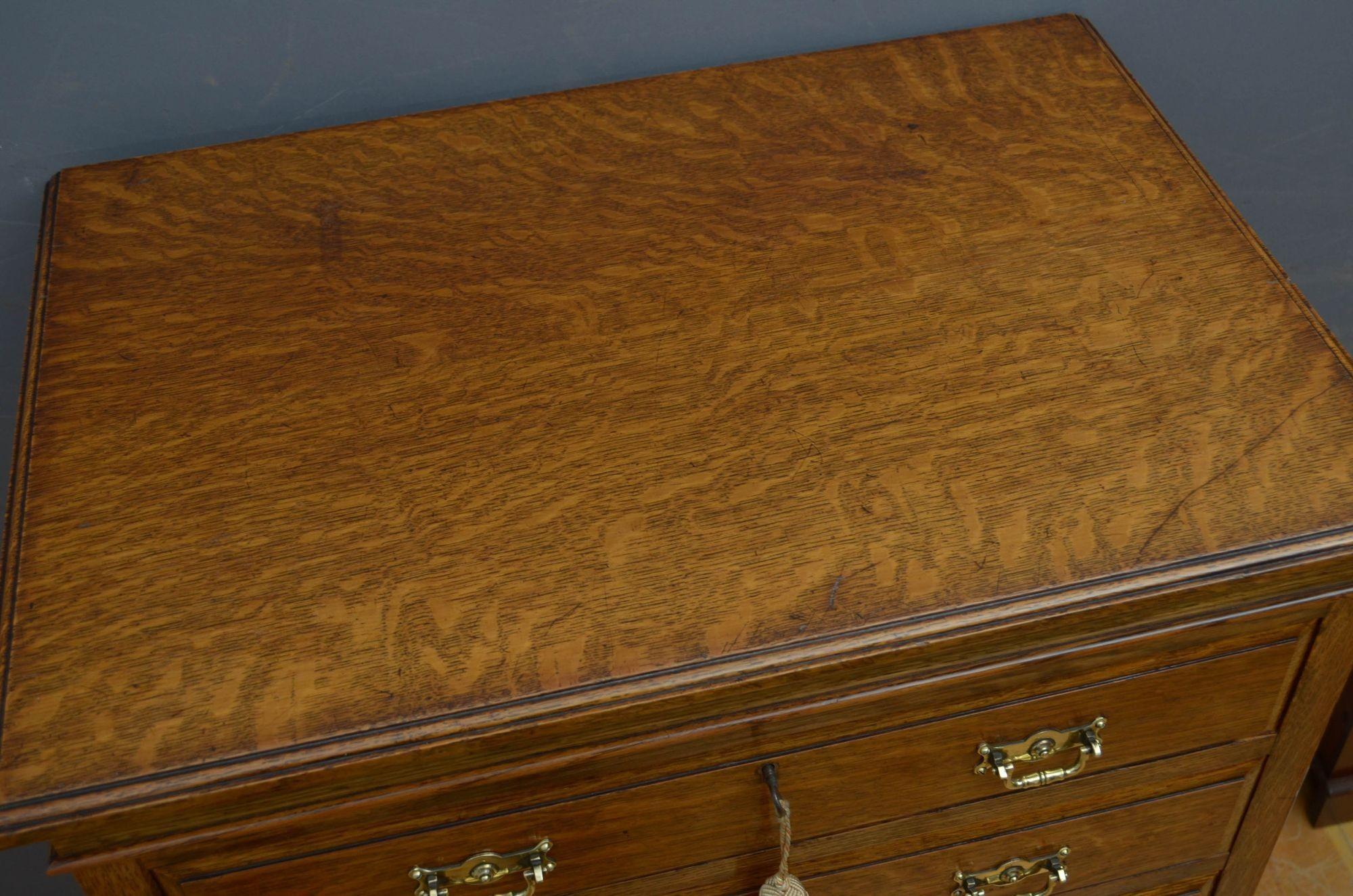 Victorian Oak Chest of Drawers by Maple & Co In Distressed Condition For Sale In Whaley Bridge, GB