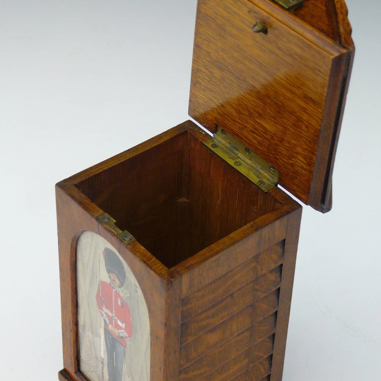 Victorian Oak Cigar Box modelled as a Sentry Box, circa 1890 In Good Condition In London, GB