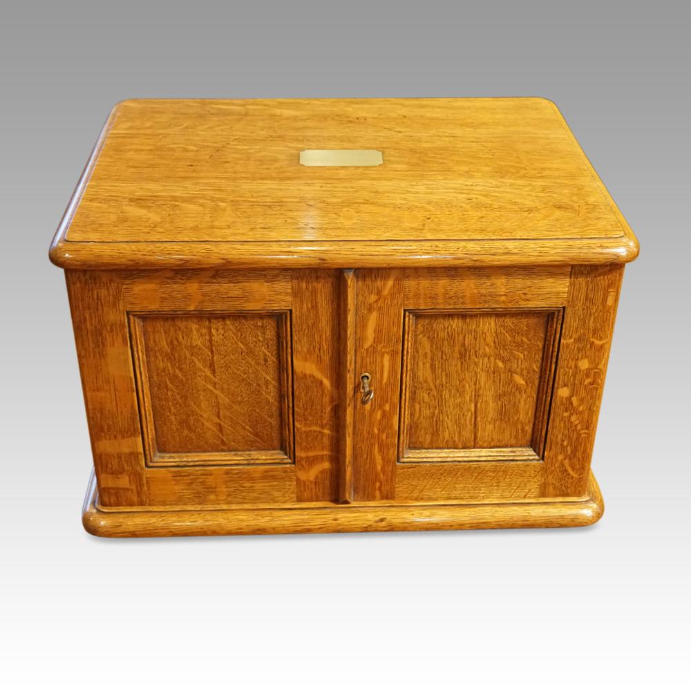 Victorian oak collectors cabinet For Sale 3