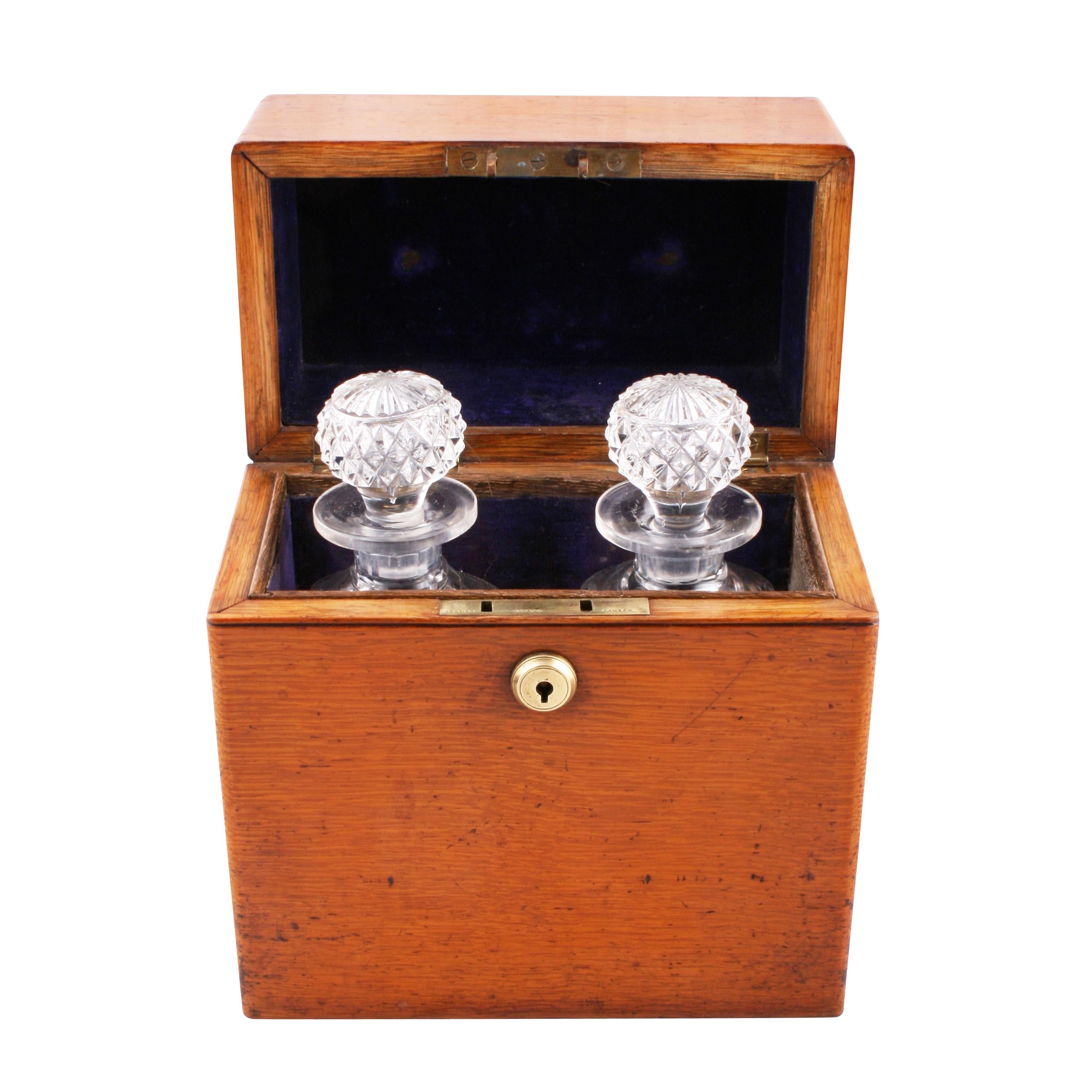 Mid-19th Century Victorian Oak Decanter Box For Sale