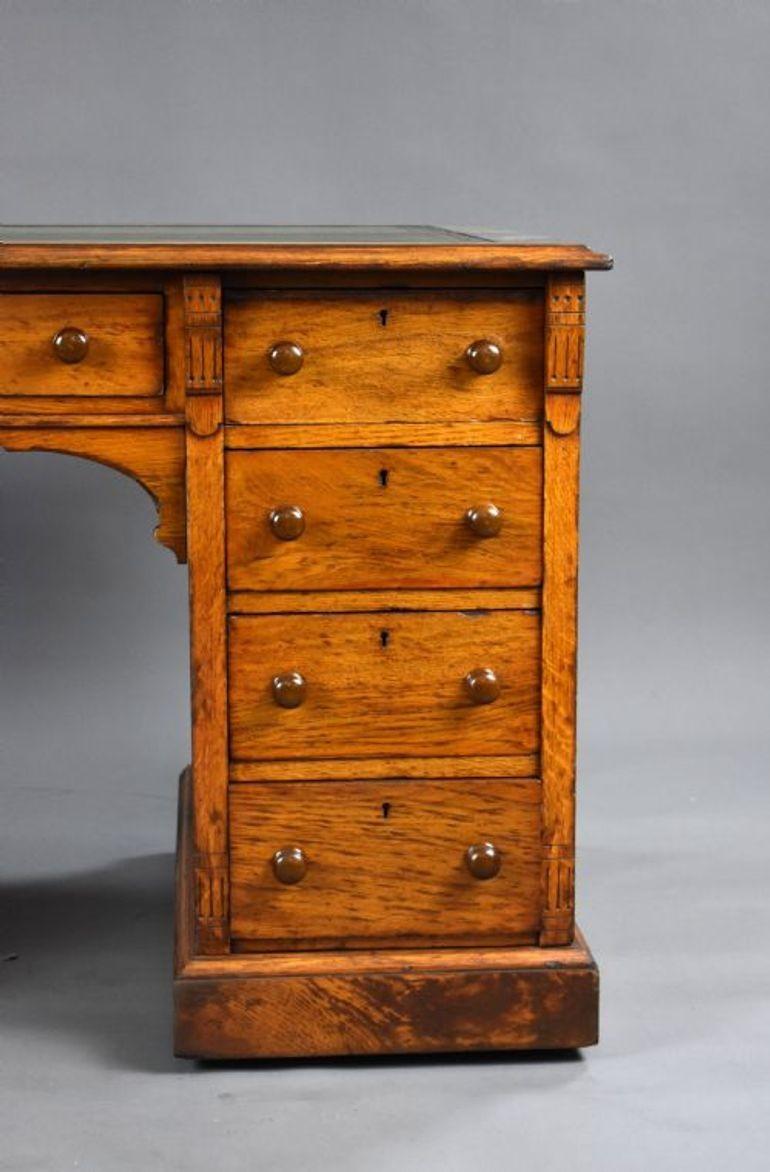 19th Century Victorian Oak Desk For Sale