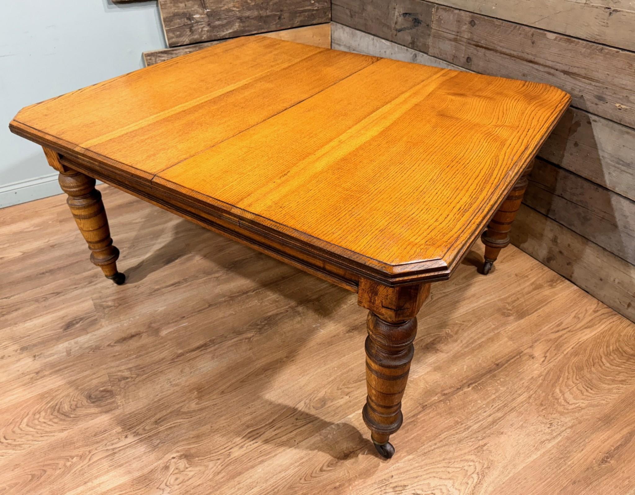 You are viewing a refined late Victorian dining table in oak
Features one leaf so you can make the table bigger for requirements
Clean and elegant design, nice patina to the oak
Bought from a private residence in London's Chelsea
Offered in great