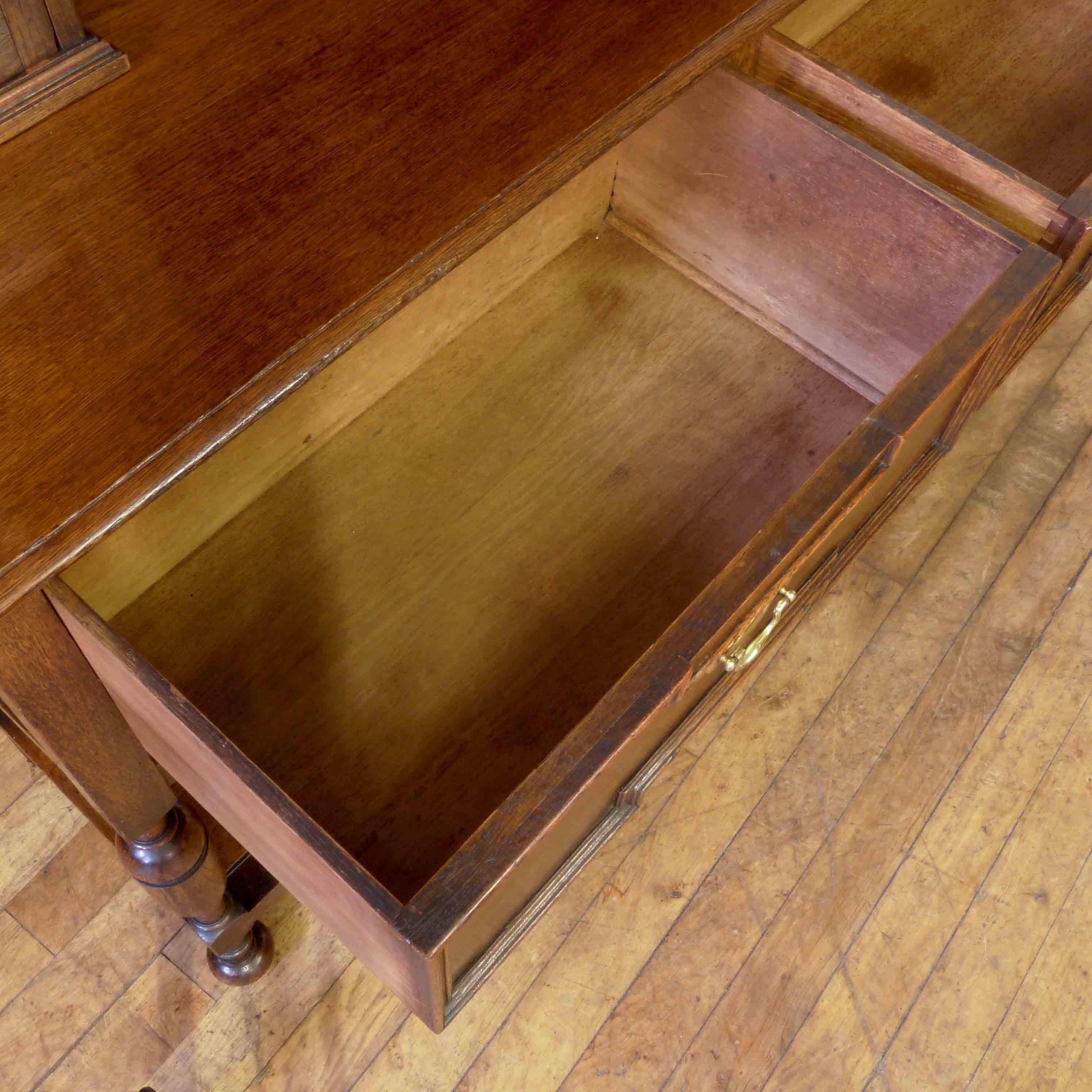 Victorian Oak Dresser In Good Condition In Manchester, GB