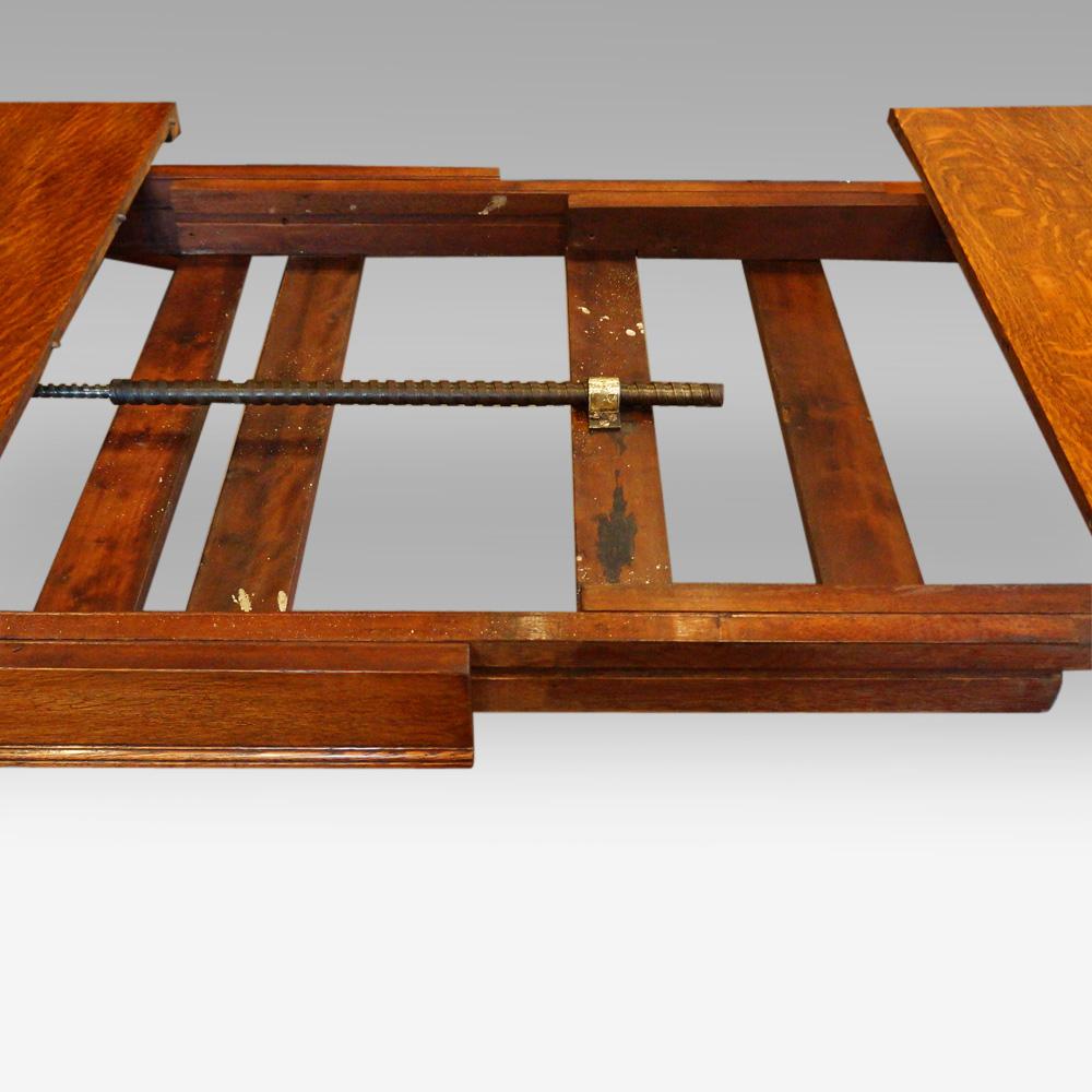 Late 19th Century Victorian Oak Extending Dining Table For Sale