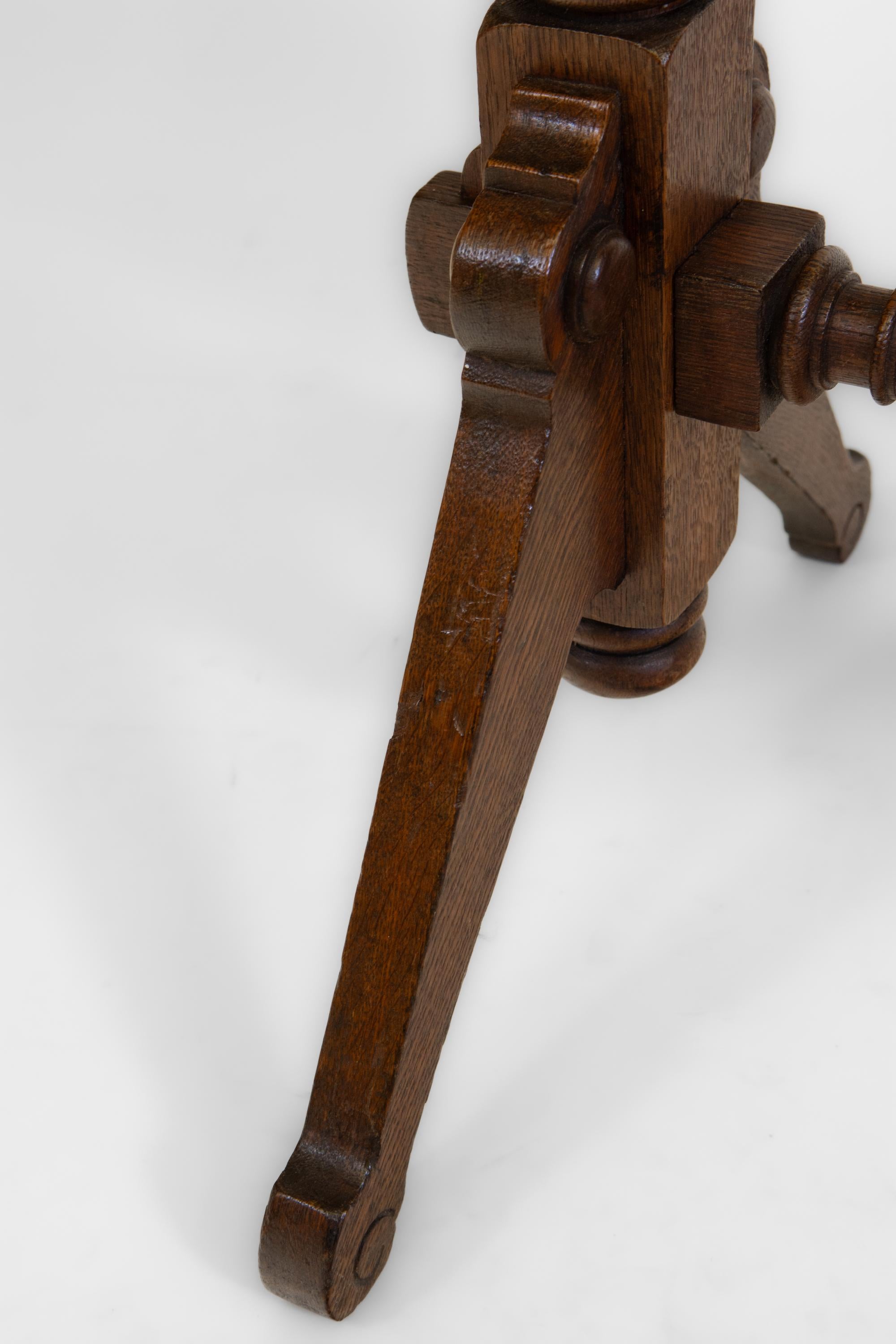 Gong & Striker de style victorien sur pied en chêne 1870 en vente 4