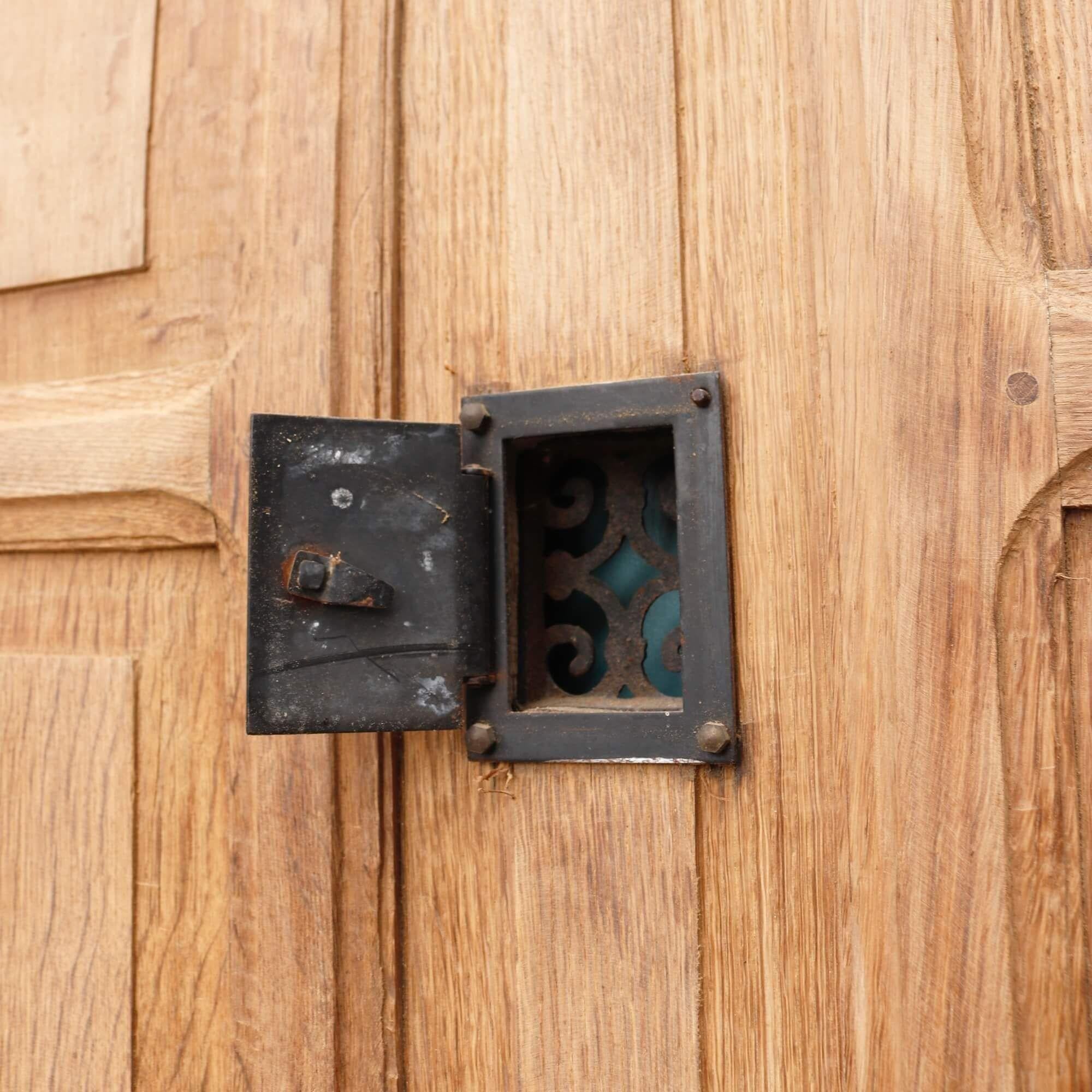 Victorian Oak Front Door with Letterbox & Peephole In Fair Condition For Sale In Wormelow, Herefordshire