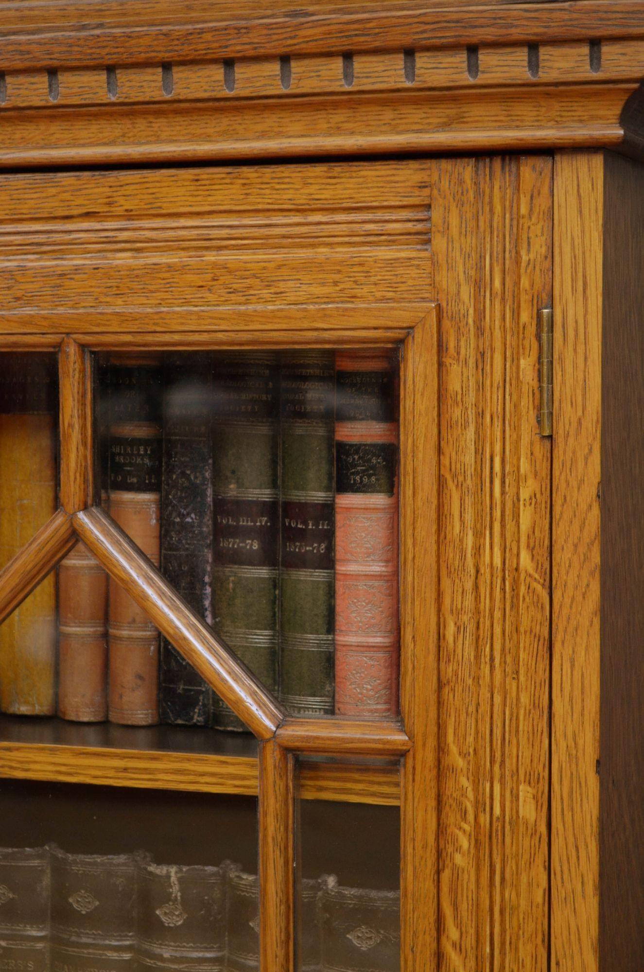 Viktorianisches Eichenholz verglastes Bücherregal im Angebot 6
