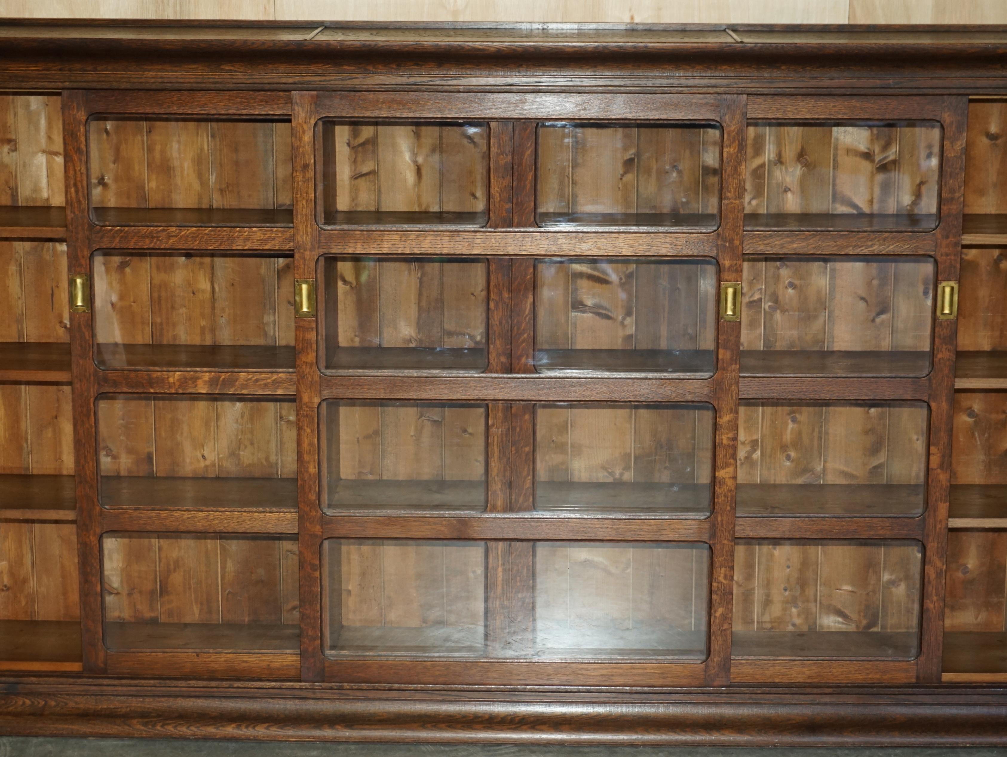 viktorianische Haberdashery Apotheker-Bücherregal/ Sideboard aus Eiche mit glasierten Türen im Angebot 11