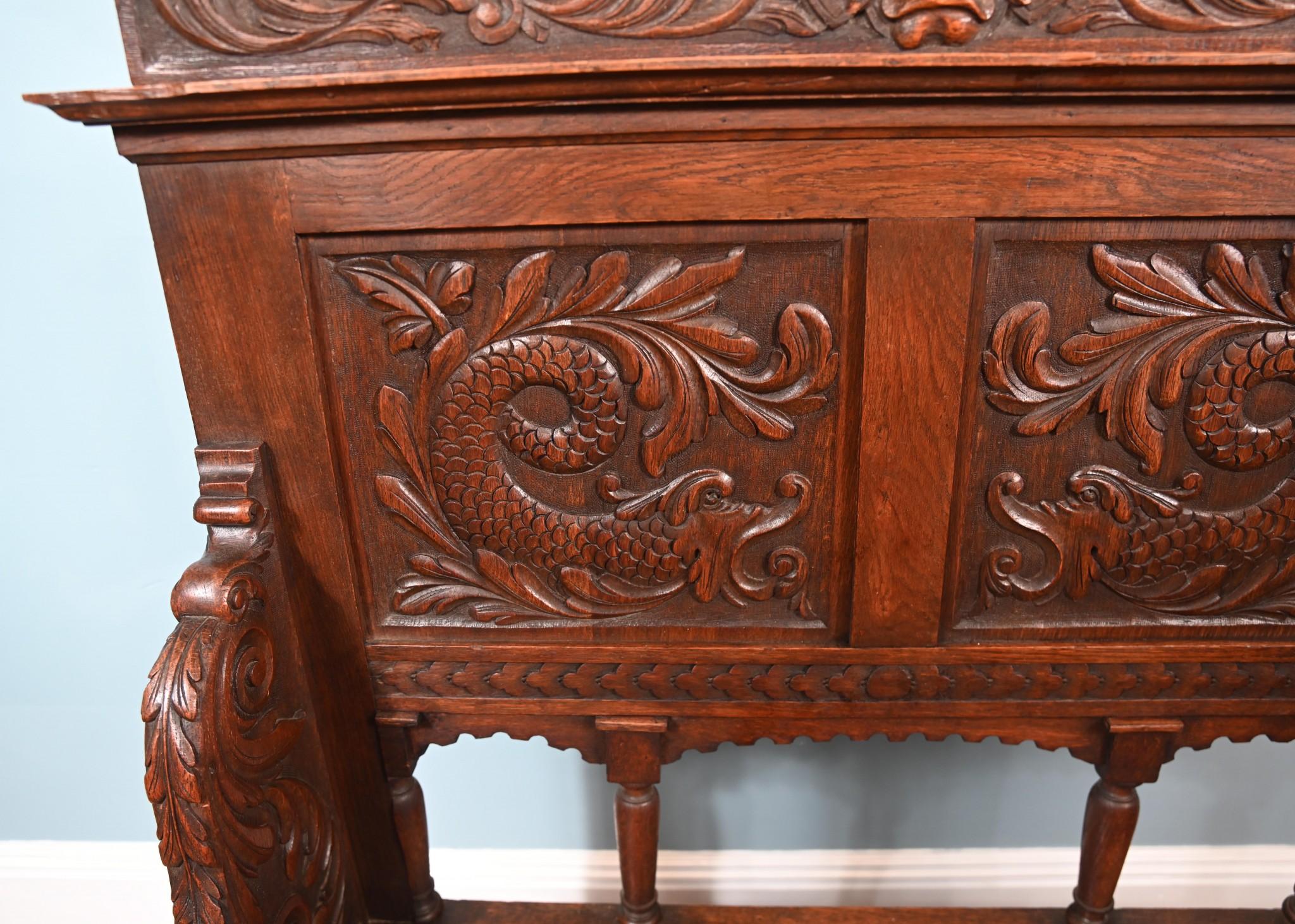 Panca da sala vittoriana in Oak intagliata Settle in vendita 4