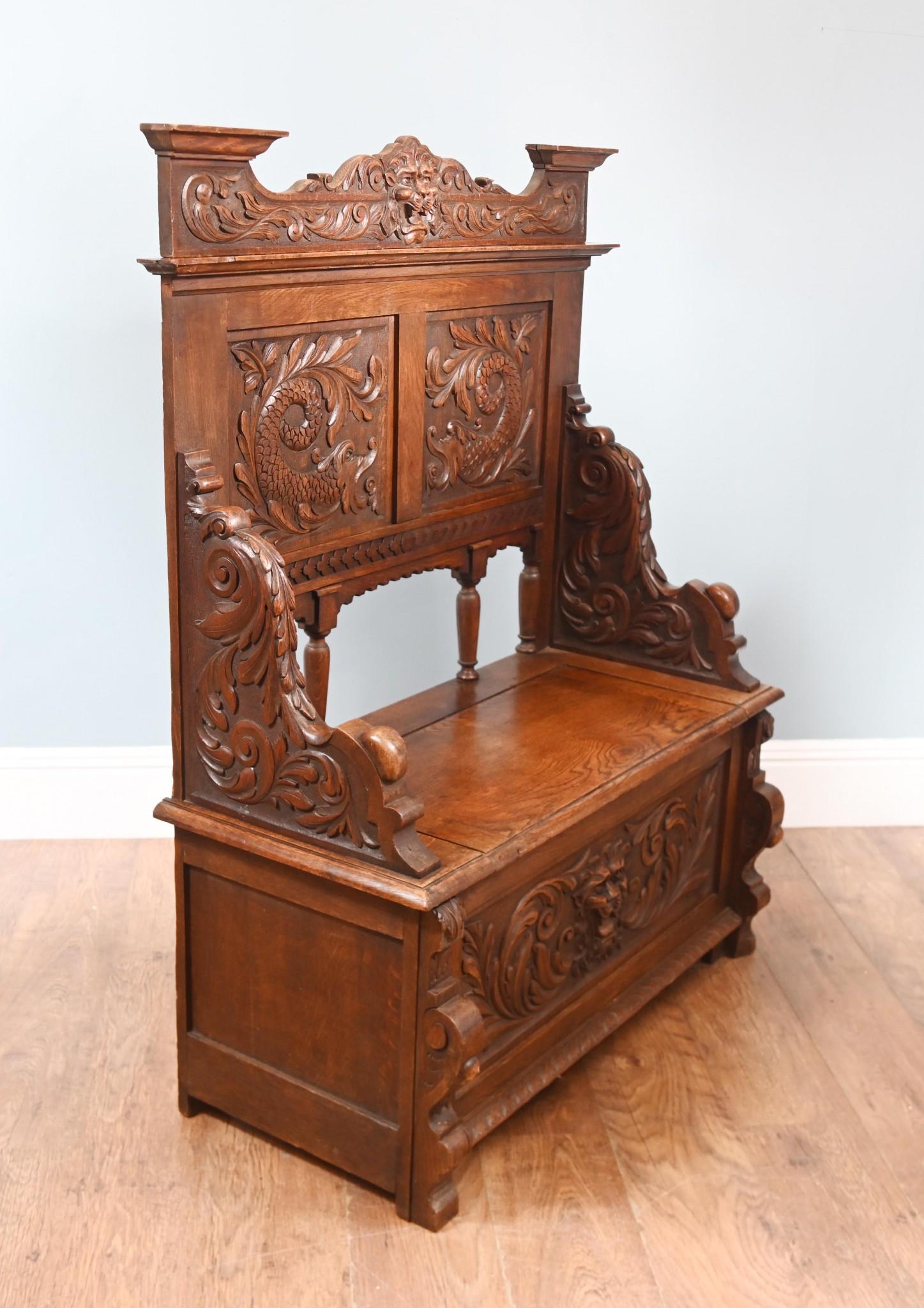 Panca da sala vittoriana in Oak intagliata Settle in vendita 2
