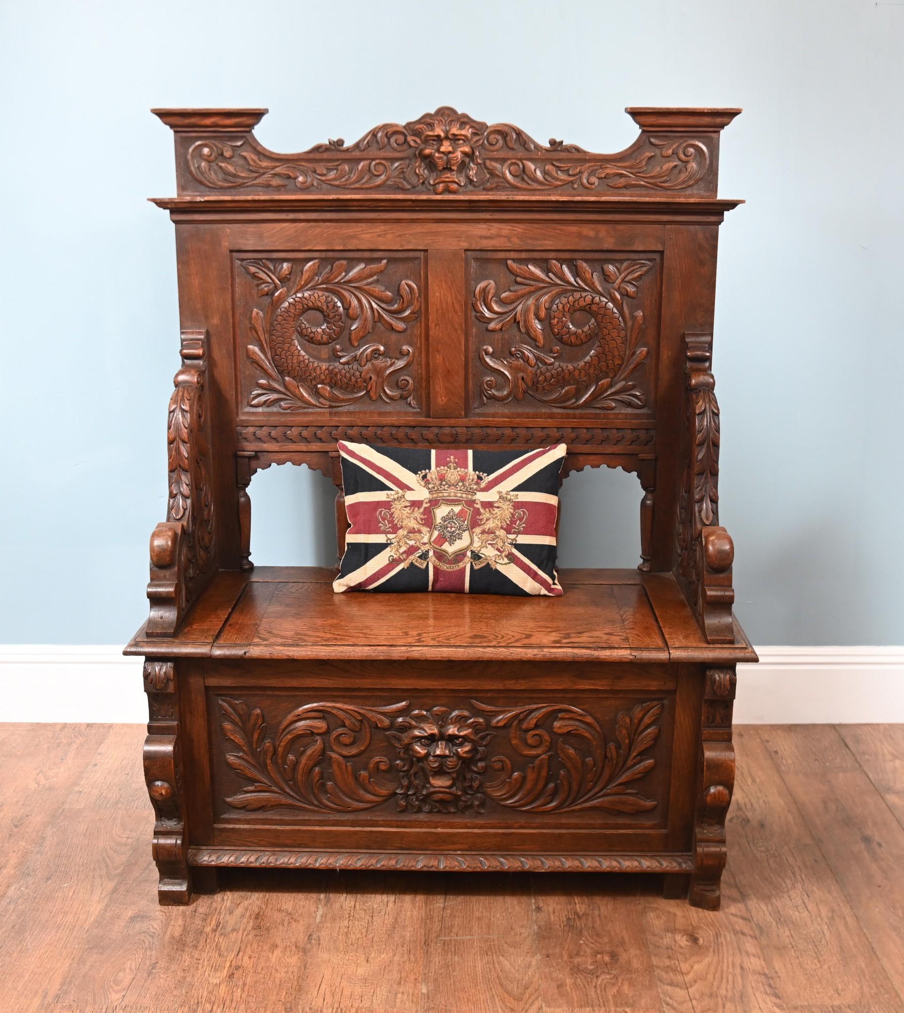 Panca da sala vittoriana in Oak intagliata Settle in vendita 3