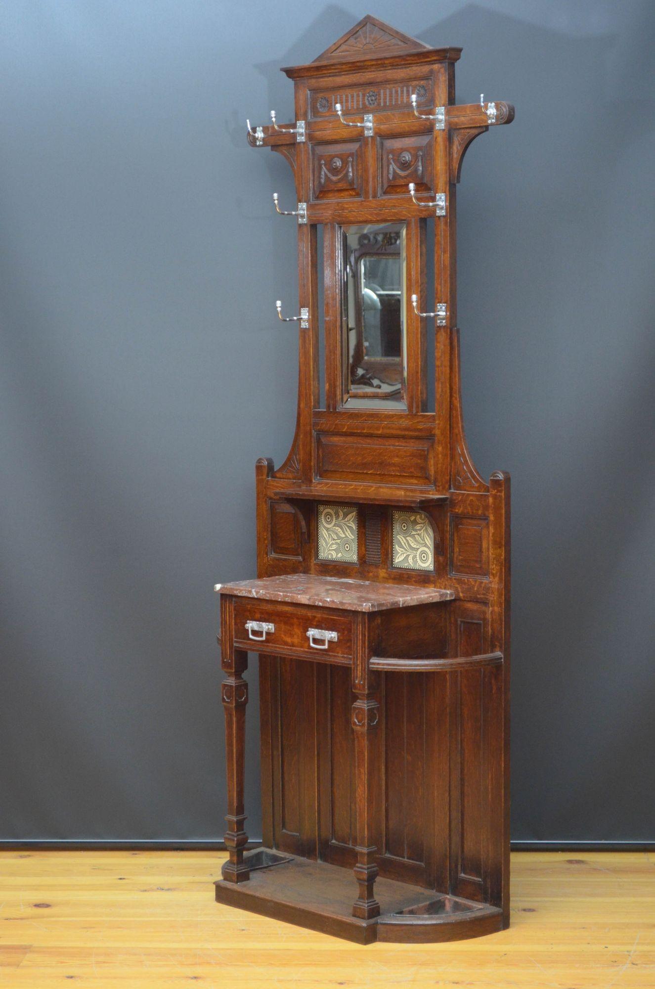 Vittoriano Leggio vittoriano in Oak Hall alla maniera di Christopher Dresser in vendita