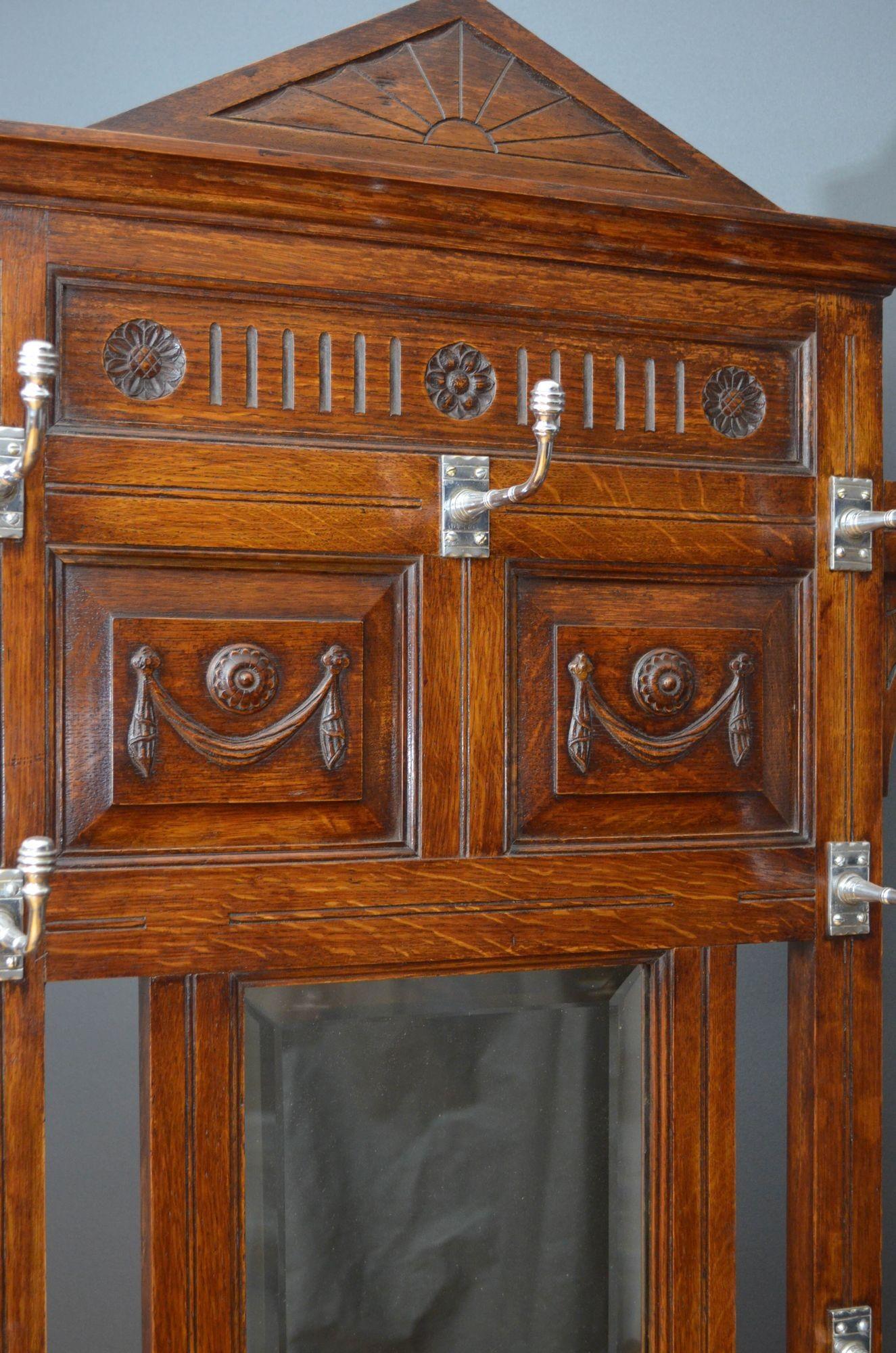 XIX secolo Leggio vittoriano in Oak Hall alla maniera di Christopher Dresser in vendita