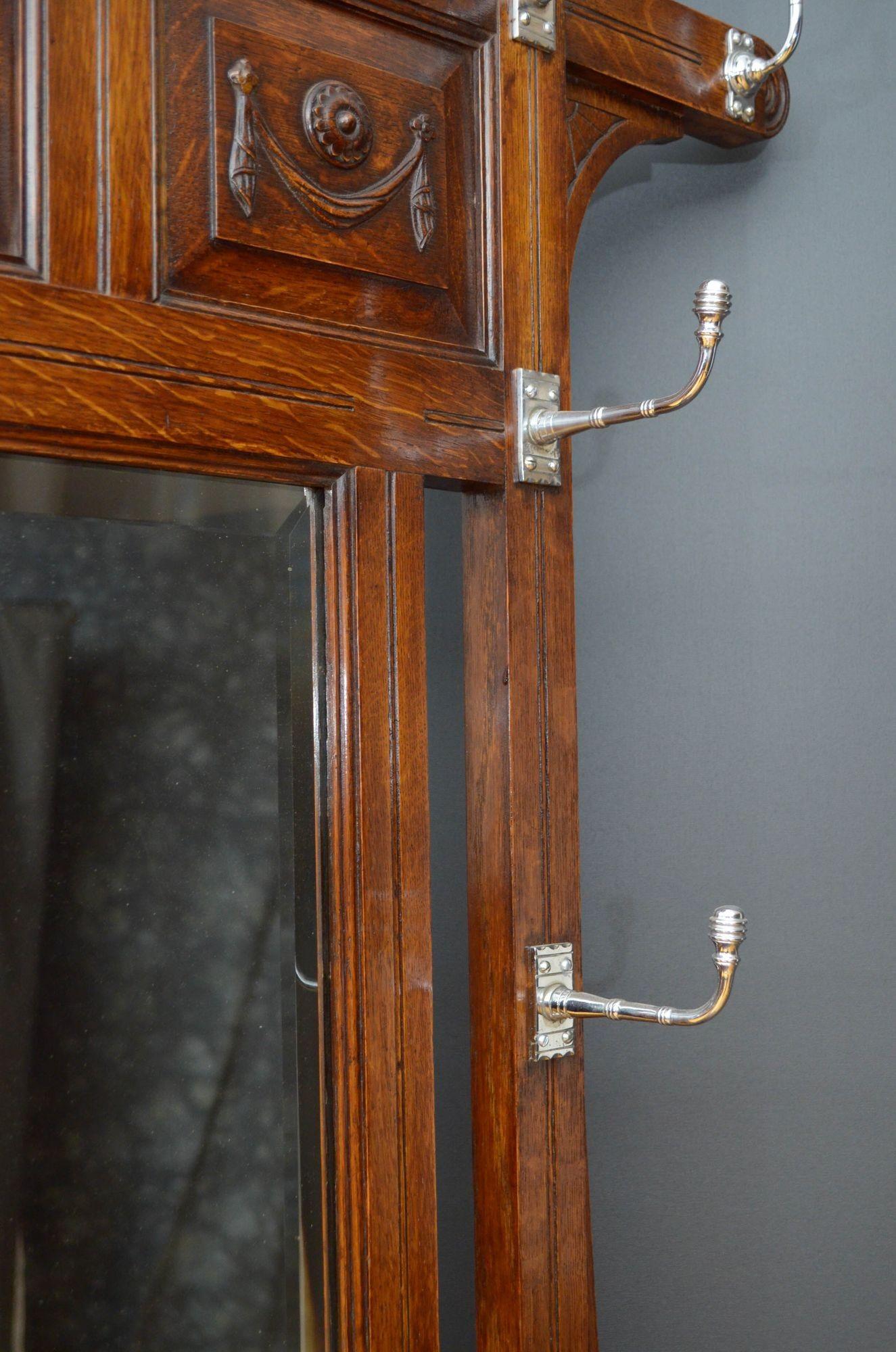 Leggio vittoriano in Oak Hall alla maniera di Christopher Dresser in vendita 1