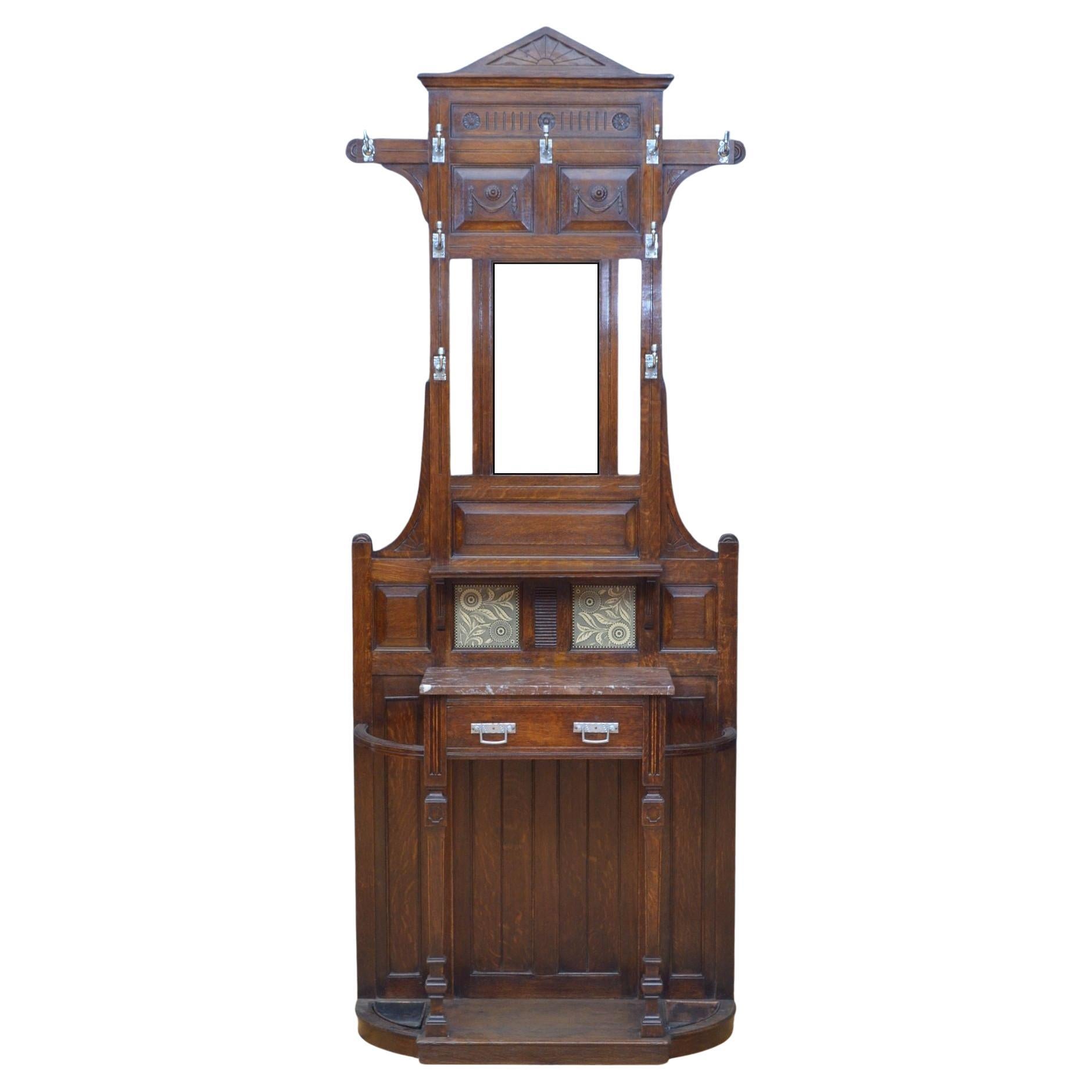 Leggio vittoriano in Oak Hall alla maniera di Christopher Dresser in vendita