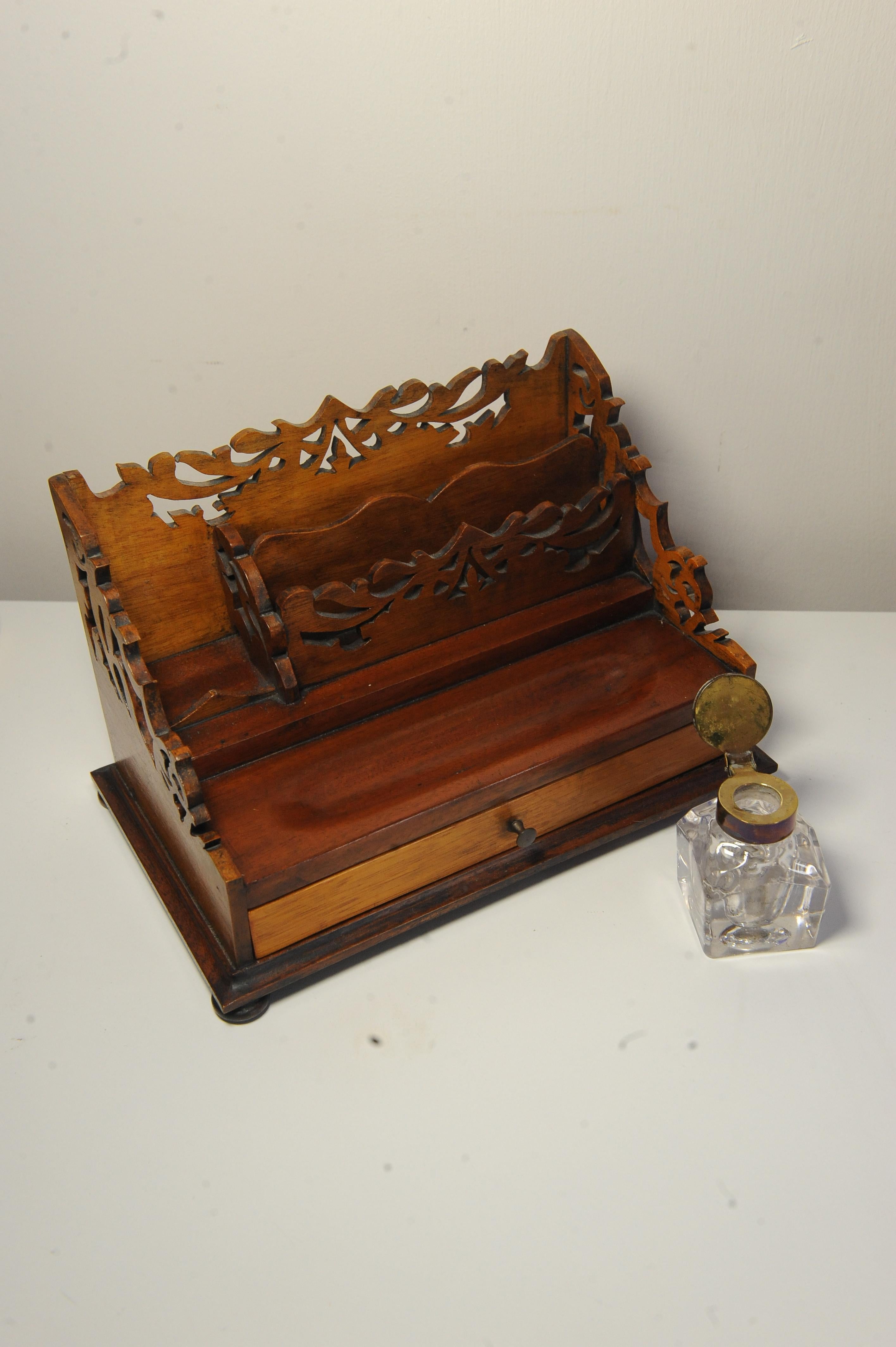 Victorian Oak Hand Crafted Letter Rack With Intricately Cut Art Nouveau Motifs For Sale 7