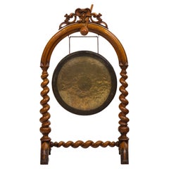 Grand gong de table sur pied en chêne de l'époque victorienne Circa 1880