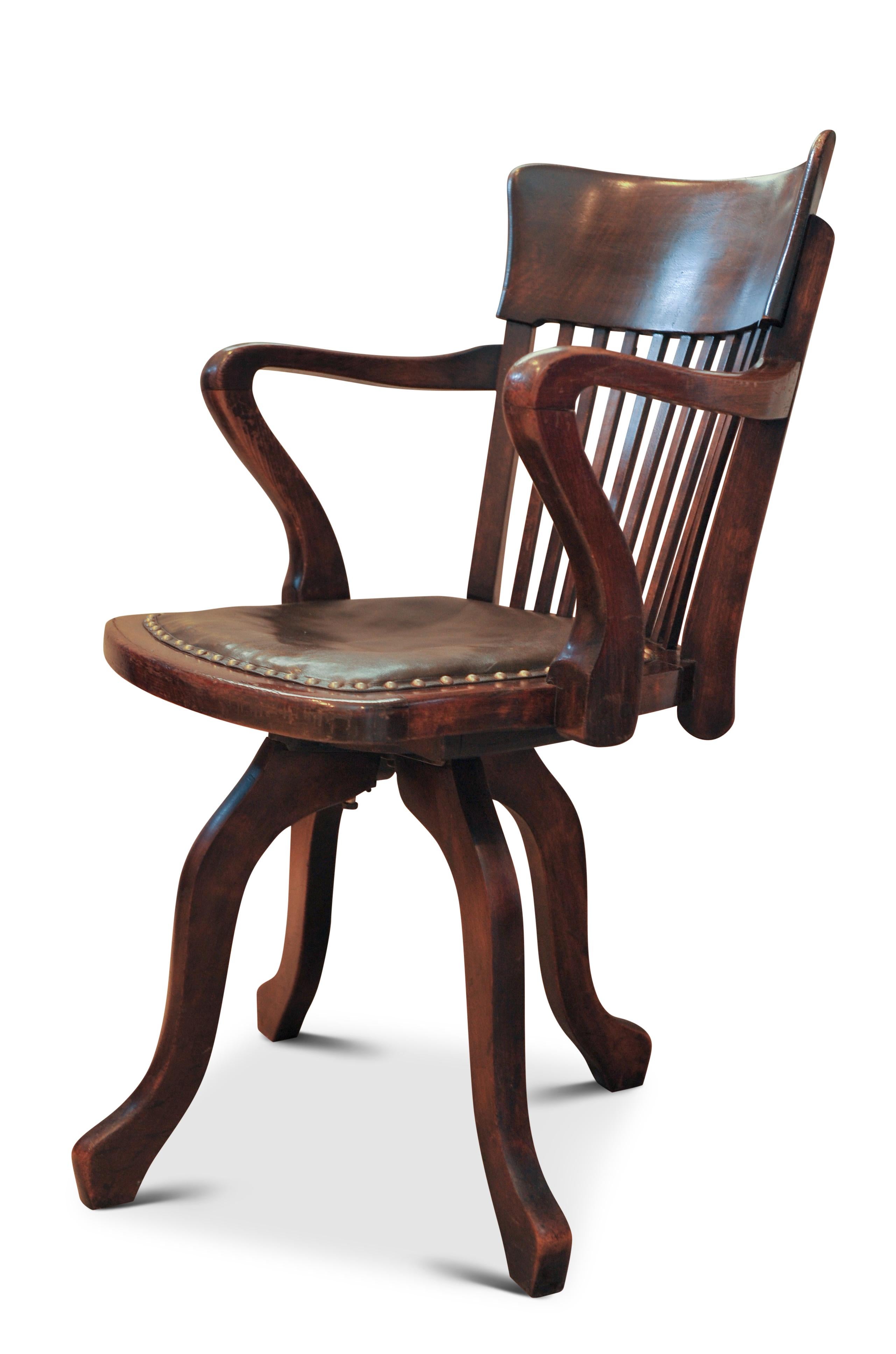 Viktorianische Eiche & Leder Schiene zurück drehbaren Schreibtisch Stuhl mit Stud Detaillierung  (Spätviktorianisch) im Angebot