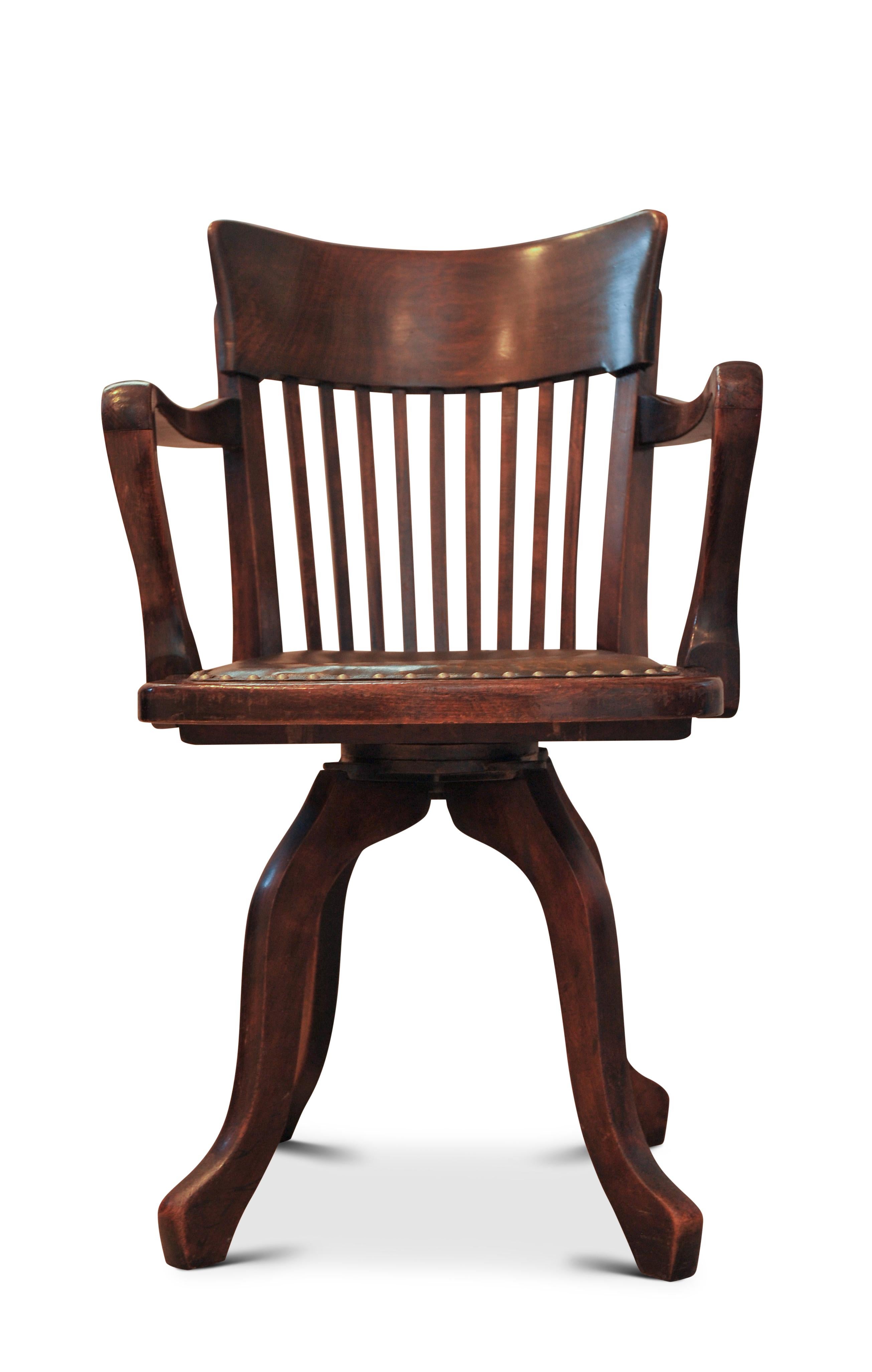 Silla de escritorio giratoria inglesa victoriana de roble y cuero con respaldo de riel Detalles de tachuelas en Bueno estado para la venta en Reading, Berkshire