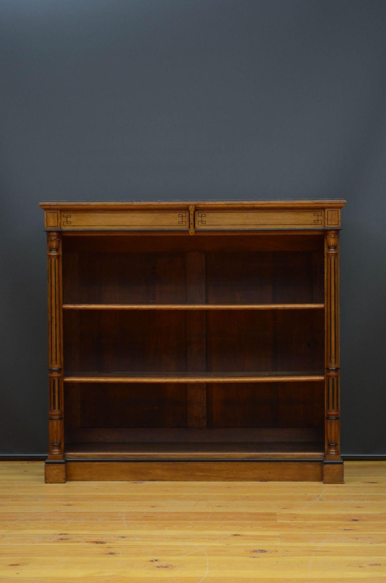 Victorian Oak Open Bookcase In Good Condition For Sale In Whaley Bridge, GB