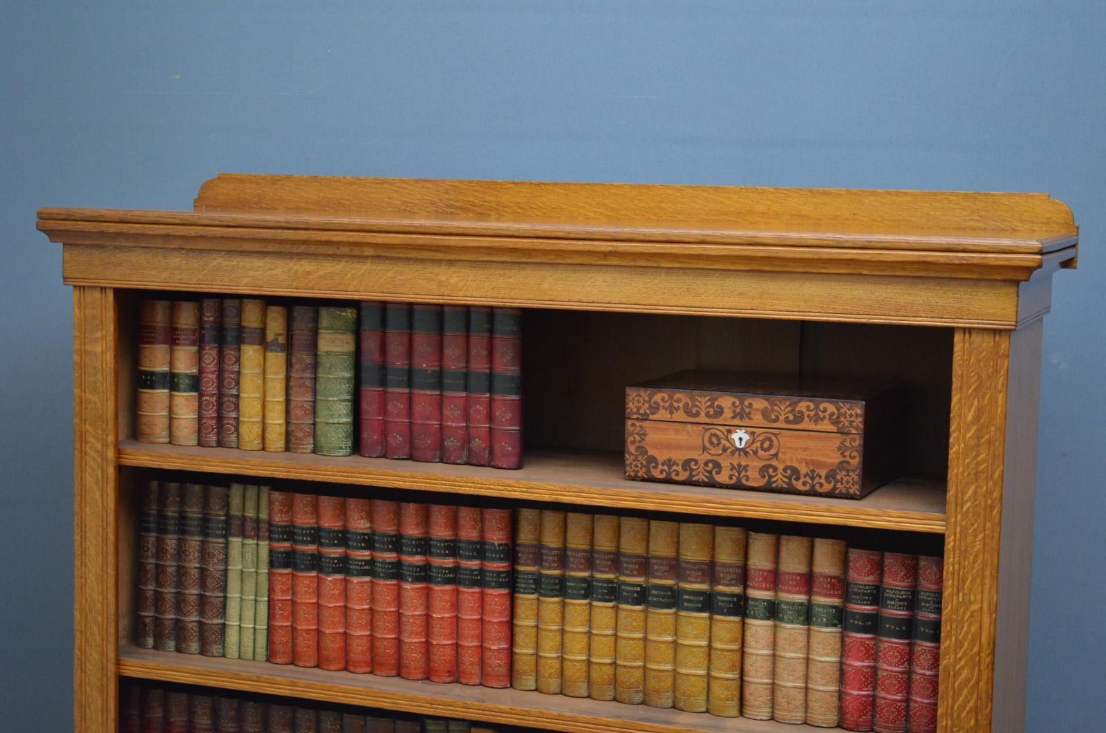 Victorian Oak Open Bookcase In Good Condition In Whaley Bridge, GB
