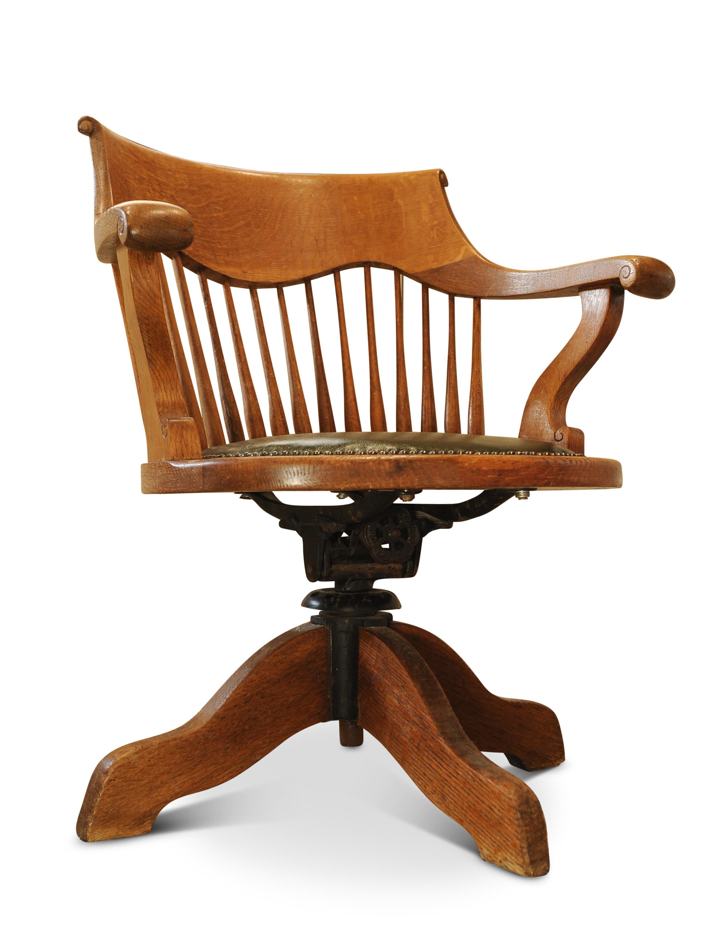 Silla de escritorio con respaldo giratorio de roble victoriano y asiento de cuero verde Racing Victoriano tardío en venta