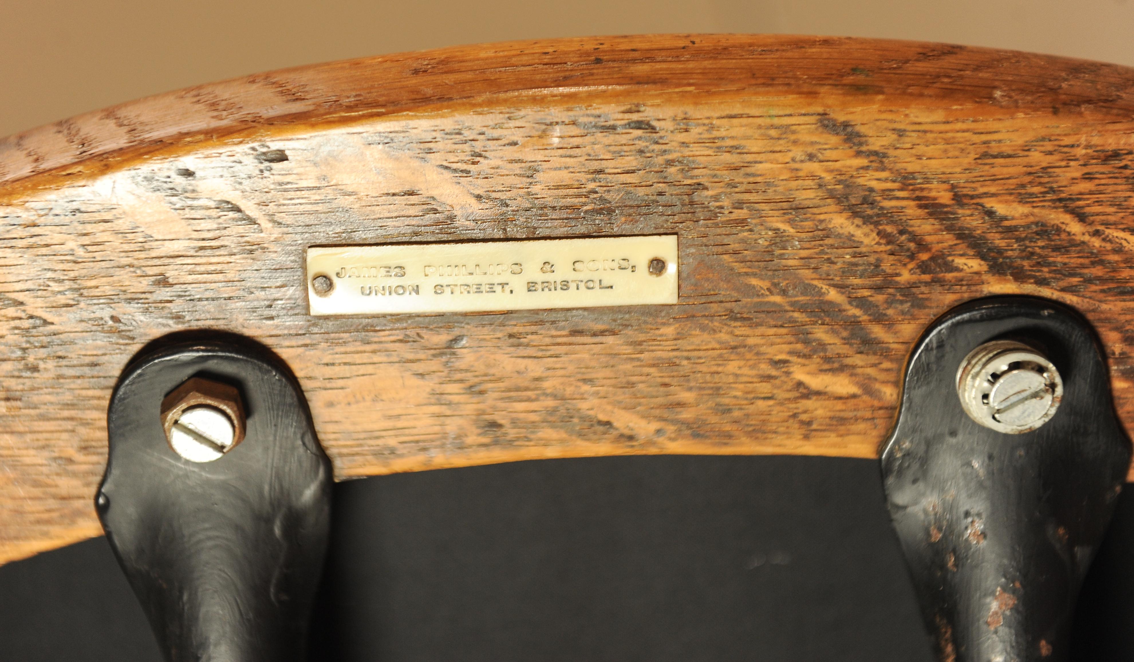 Silla de escritorio con respaldo giratorio de roble victoriano y asiento de cuero verde Racing en Bueno estado para la venta en Reading, Berkshire