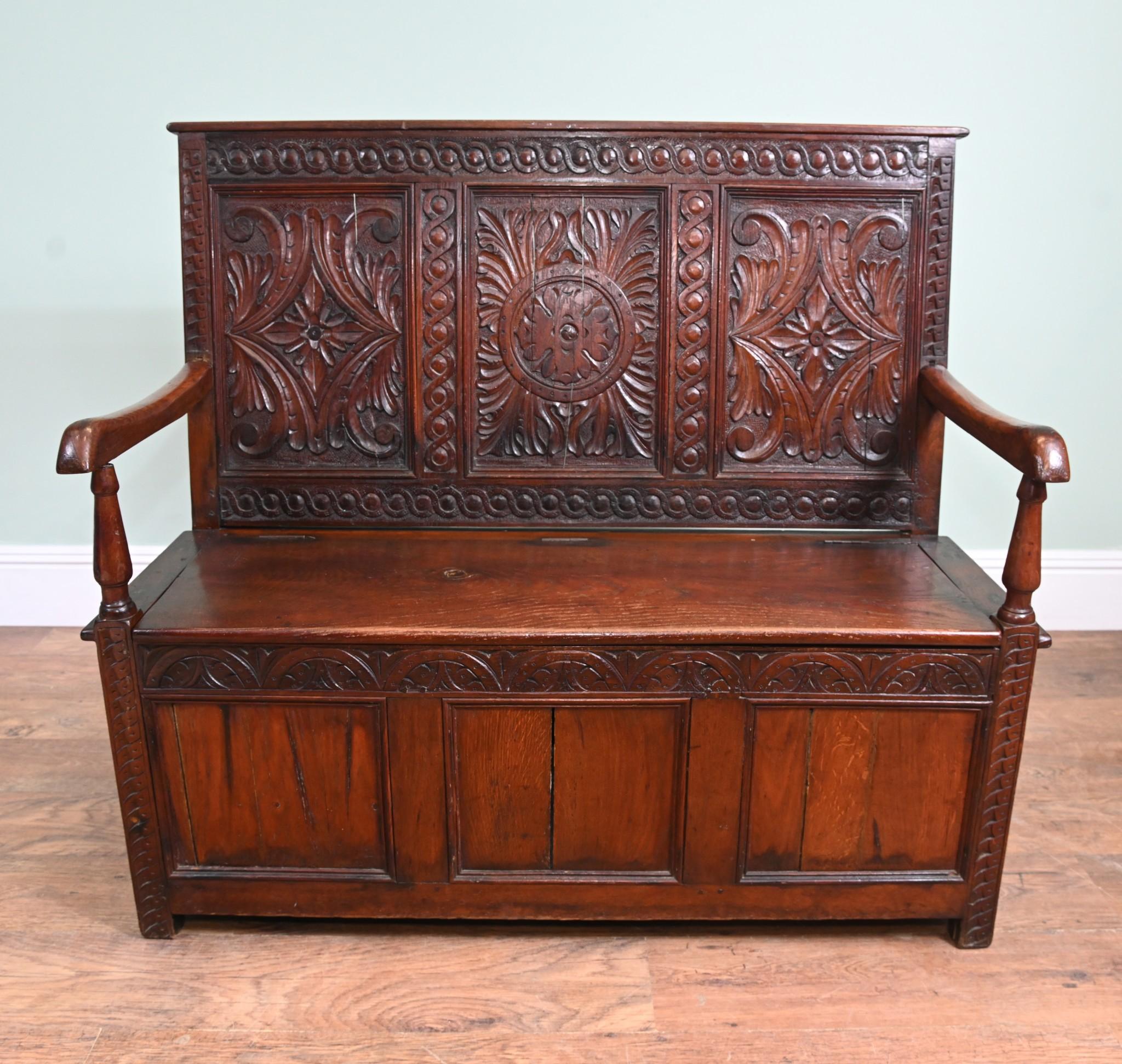 Panca da cucina Vittoriana Settle Hall in Oak intagliata nel 1840 in vendita 4