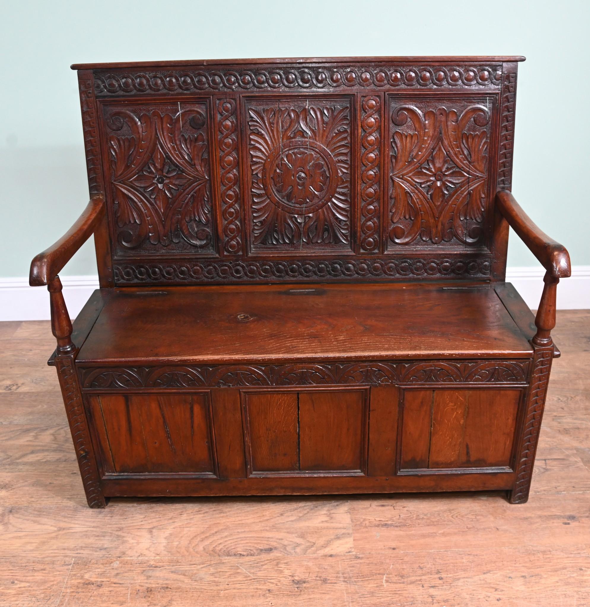 Panca da cucina Vittoriana Settle Hall in Oak intagliata nel 1840 in vendita 5