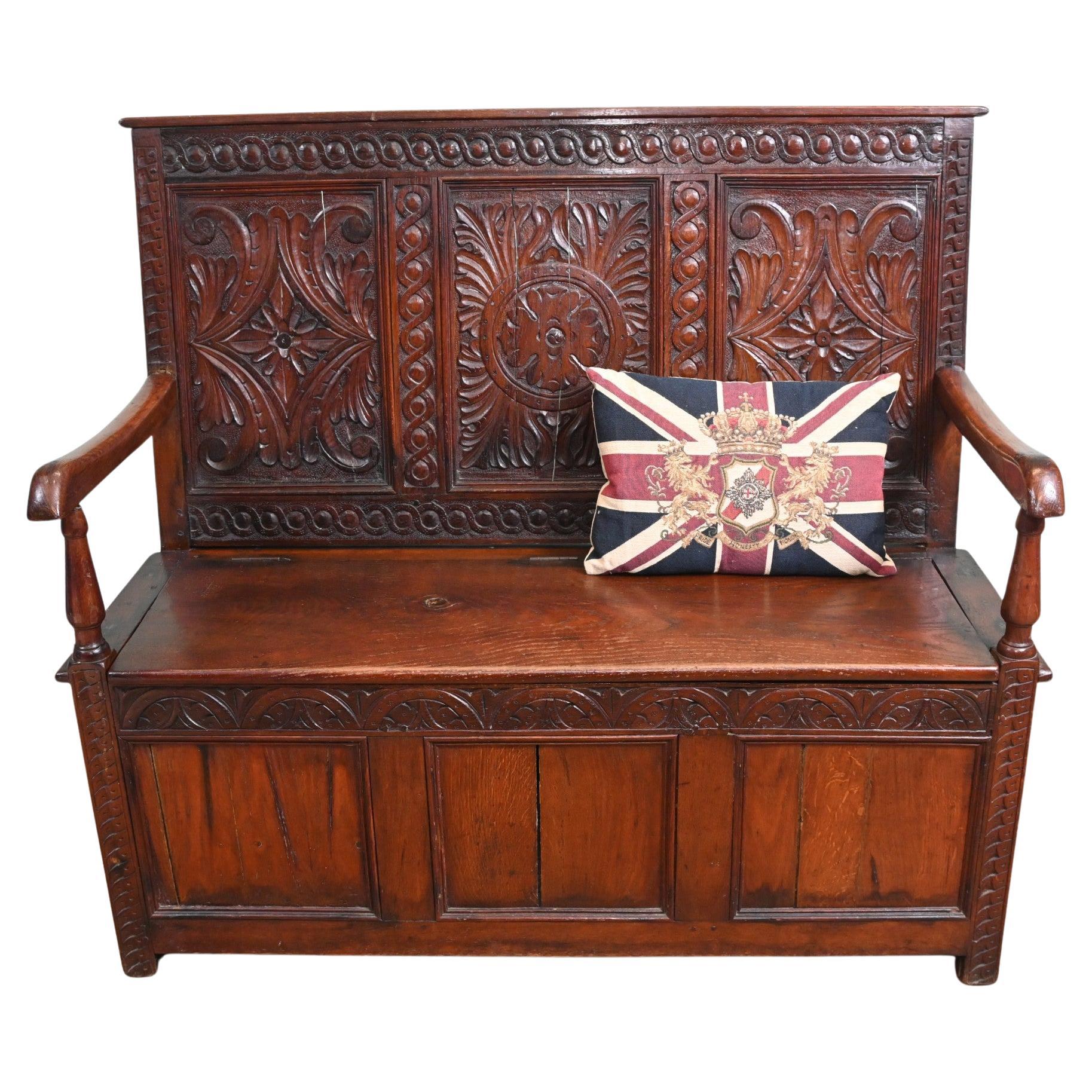 Banc de cuisine victorien en chêne sculpté de 1840