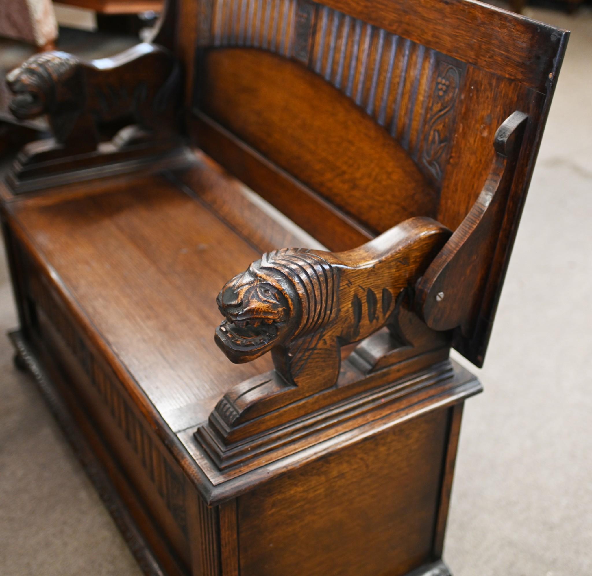 Victorian Oak Settle Monks Bench 1850 Gothic In Good Condition For Sale In Potters Bar, GB