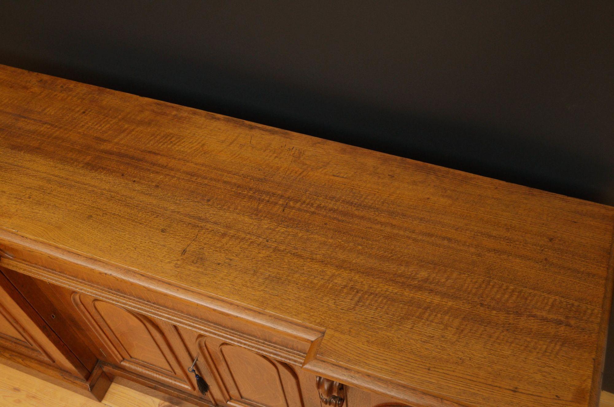 Victorian Oak Sideboard In Good Condition For Sale In Whaley Bridge, GB