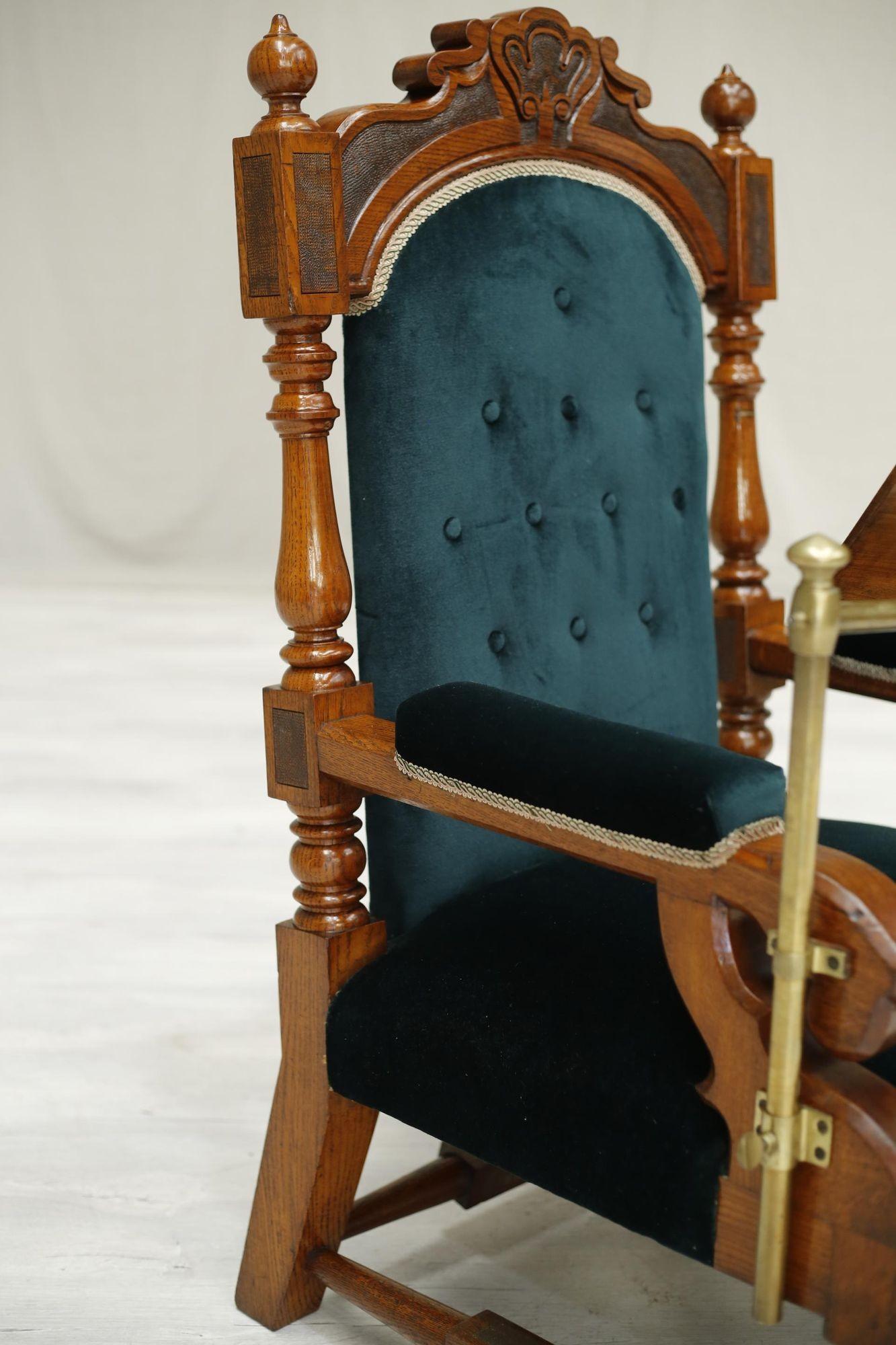Victorian Oak Throne Chair with Reading Stand 5