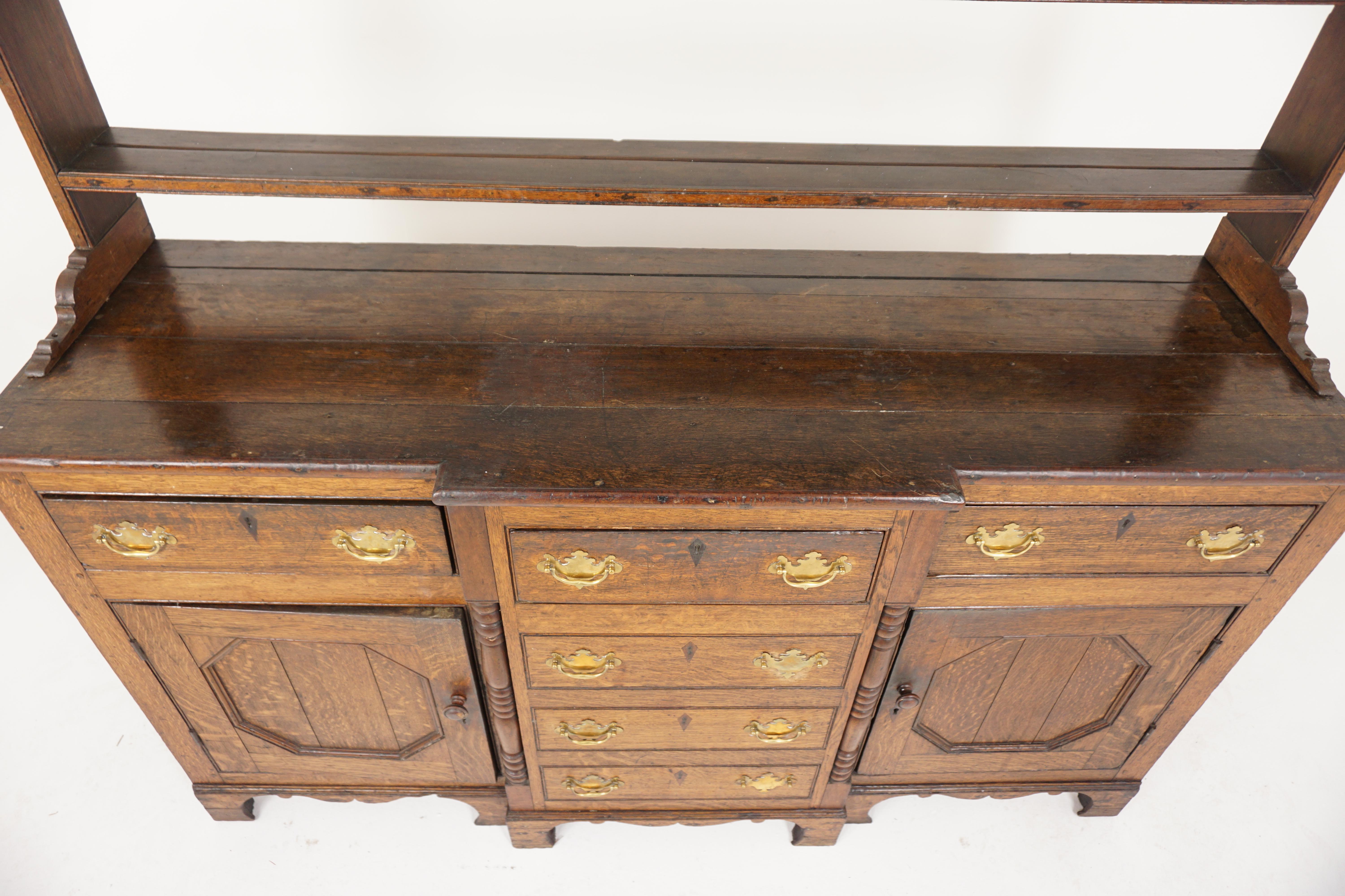Victorian Oak Welsh Dresser 'Anglesey' Sideboard Buffet & Hutch, Wales 1840 H945 In Good Condition For Sale In Vancouver, BC