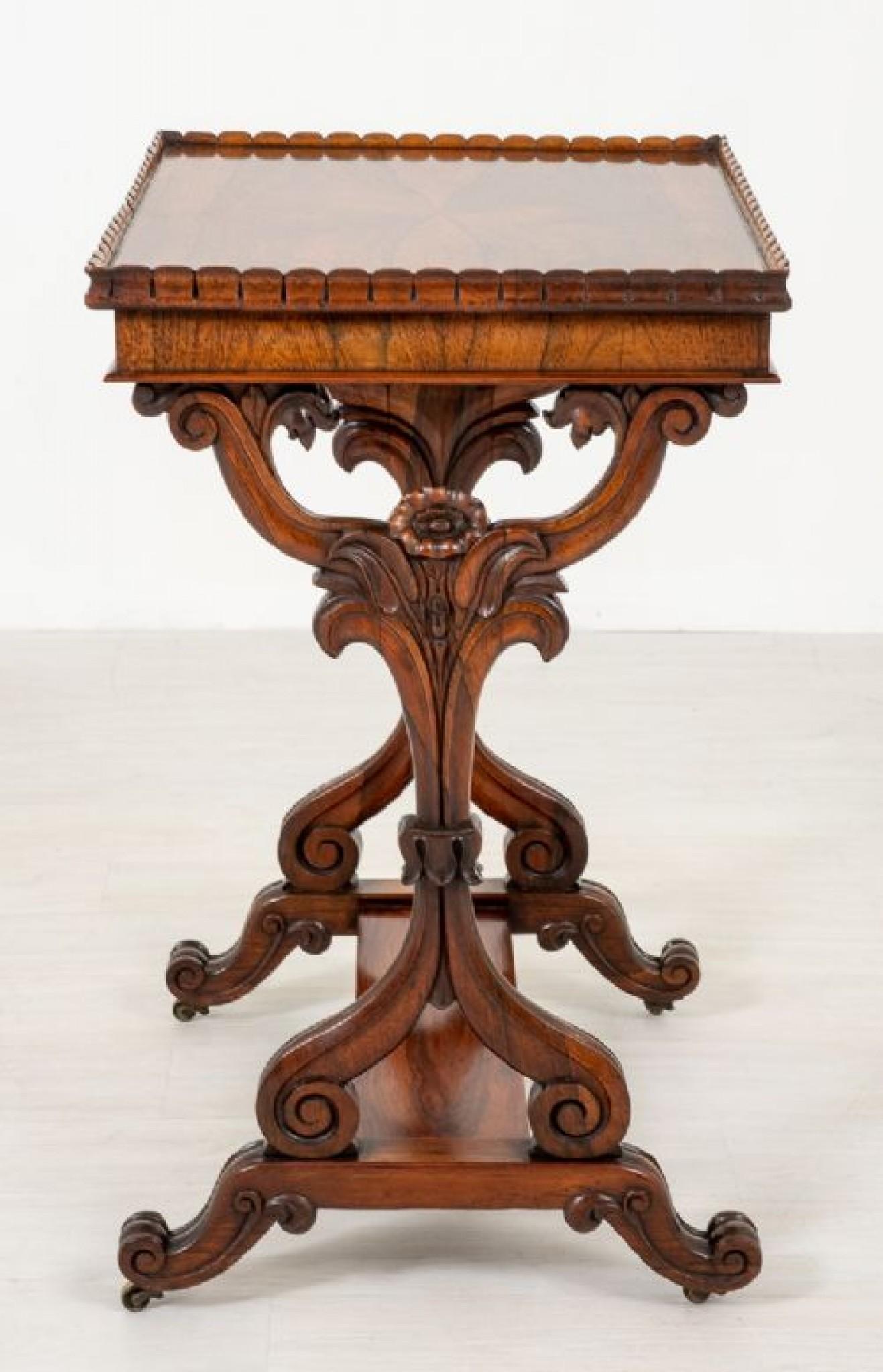 Table d'appoint victorienne en bois de rose circa 1850 en vente 2