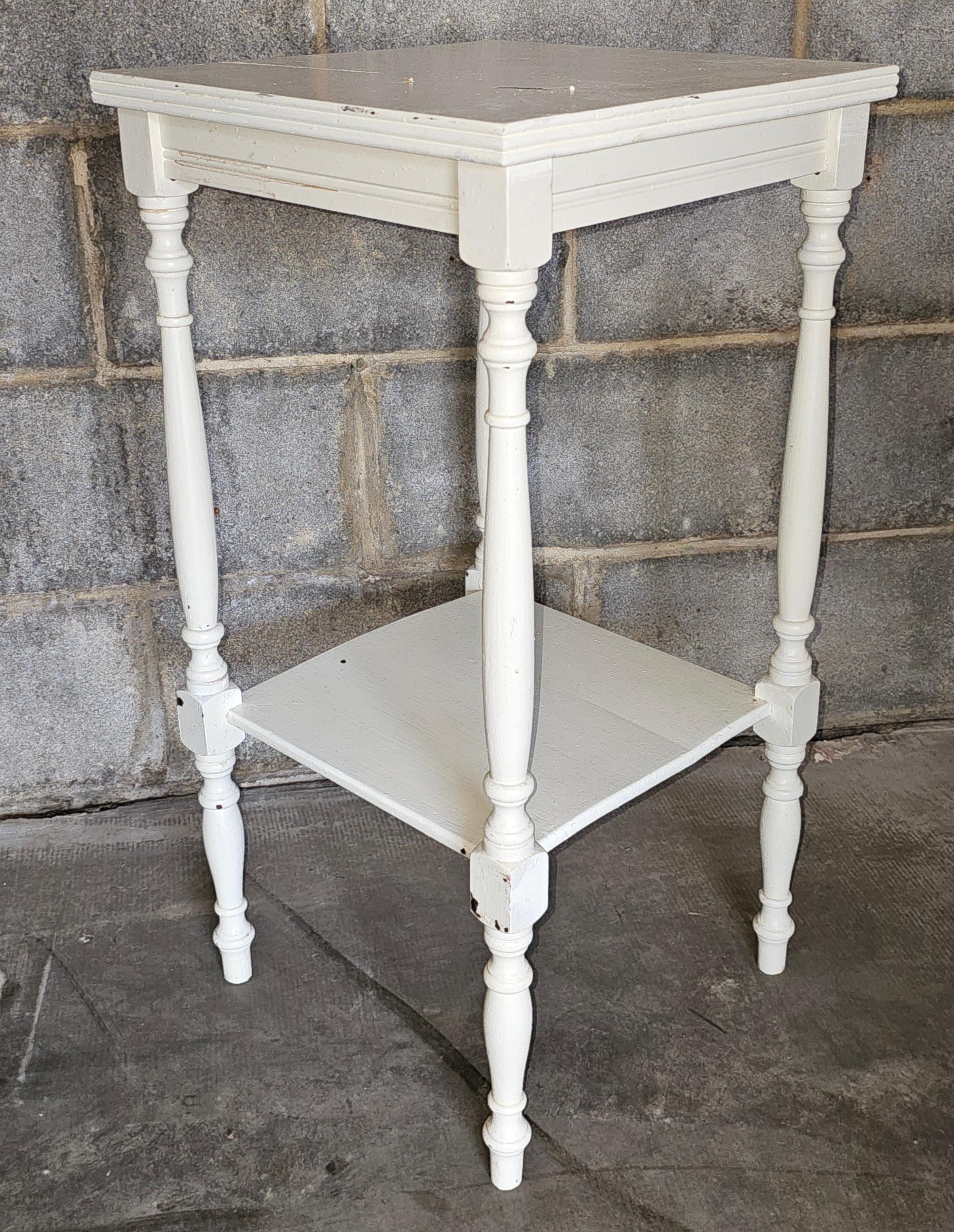 Victorian Off-White Enameled Maple Two-Tier Side Table In Good Condition For Sale In Germantown, MD