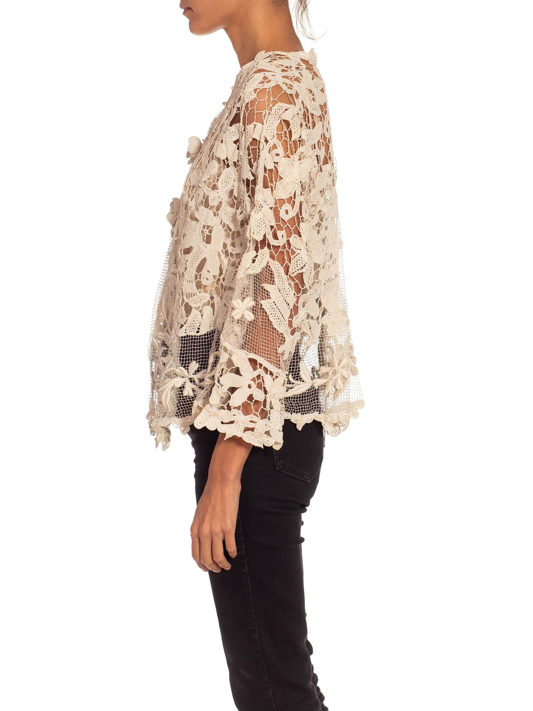 Victorian Off White Needle Lace Long Sleeve Jacket With Flower Hooks In Excellent Condition For Sale In New York, NY