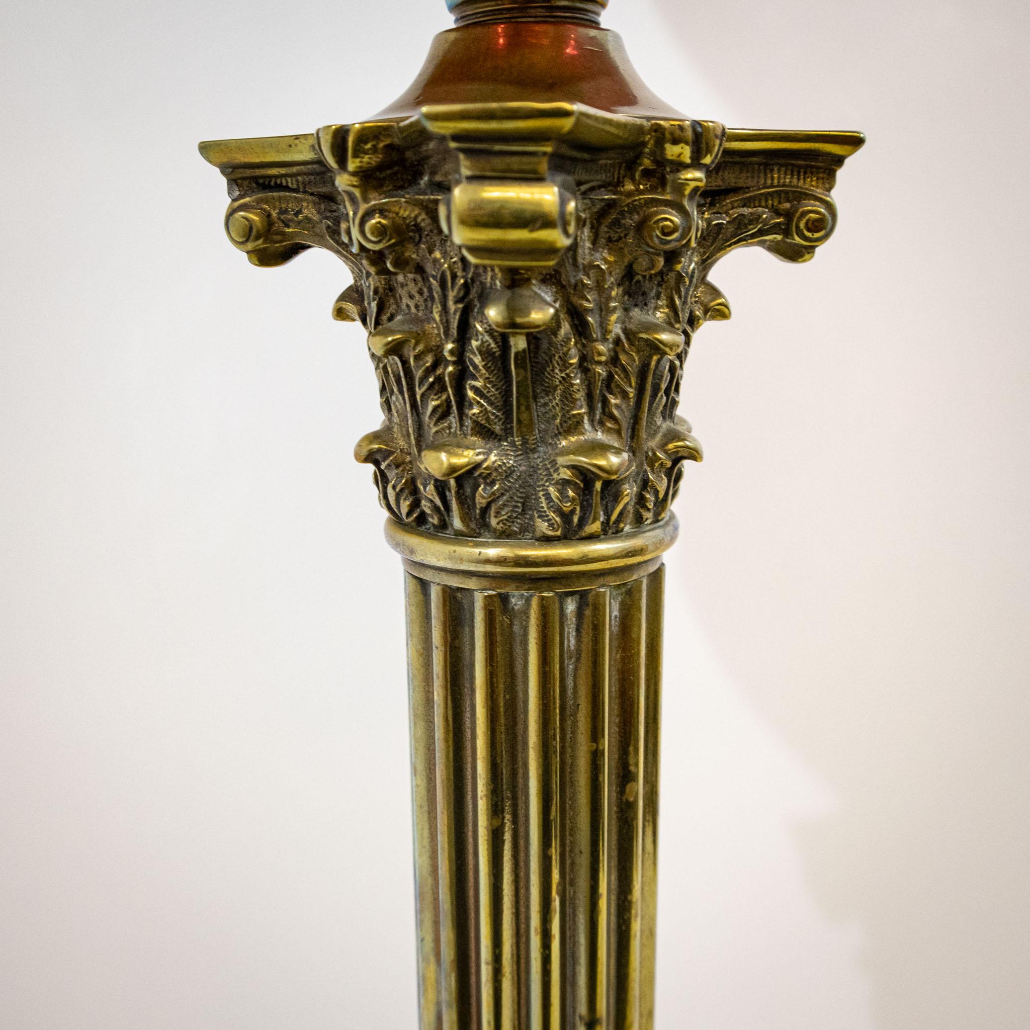 Victorian Oil Lamp with Original Cranberry Glass In Good Condition For Sale In Newark, GB