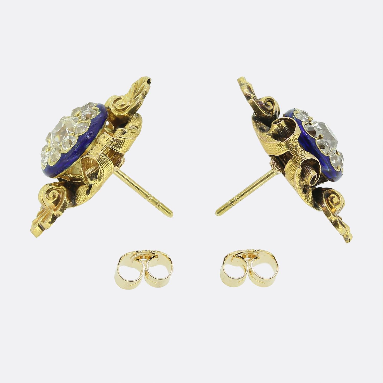 Taille vieille mine Boucles d'oreilles victoriennes en grappe de diamants taille ancienne et émail en vente