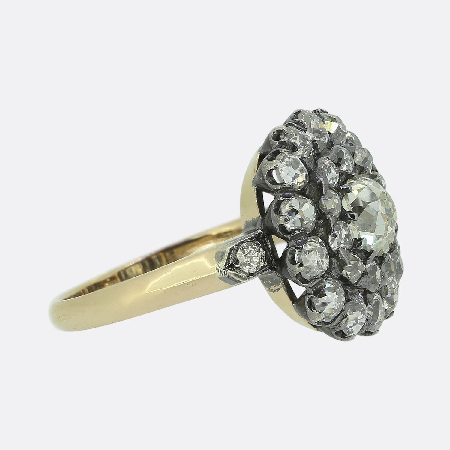 Viktorianischer Altschliff-Diamant-Cluster-Ring (Antiker Kissenschliff) im Angebot