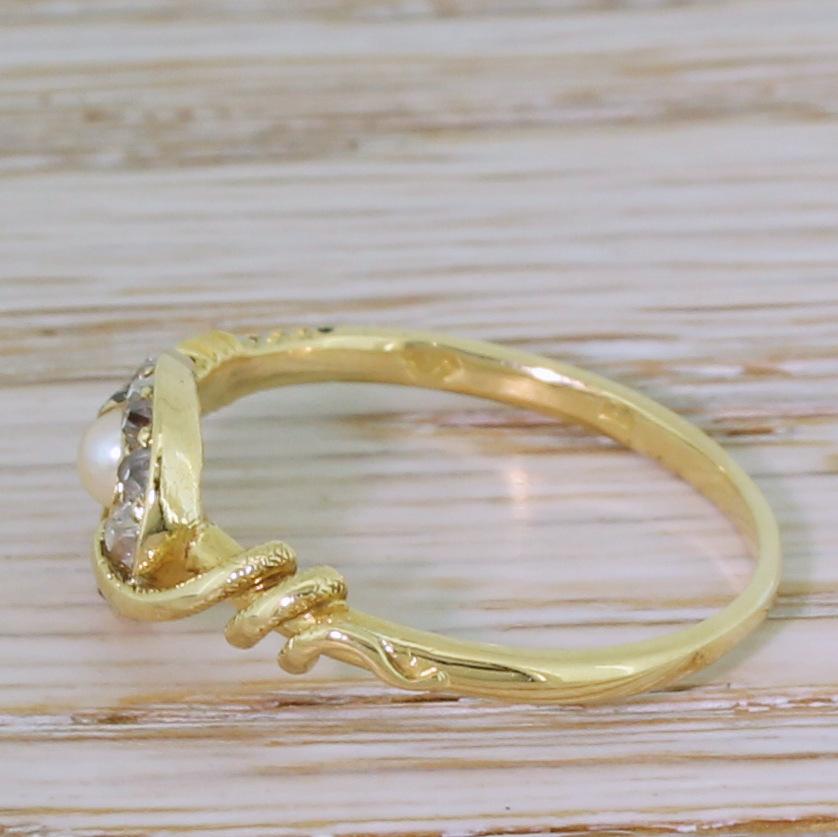 Victorian Old Cut Diamond and Pearl Equine Ring (Alteuropäischer Brillantschliff) im Angebot