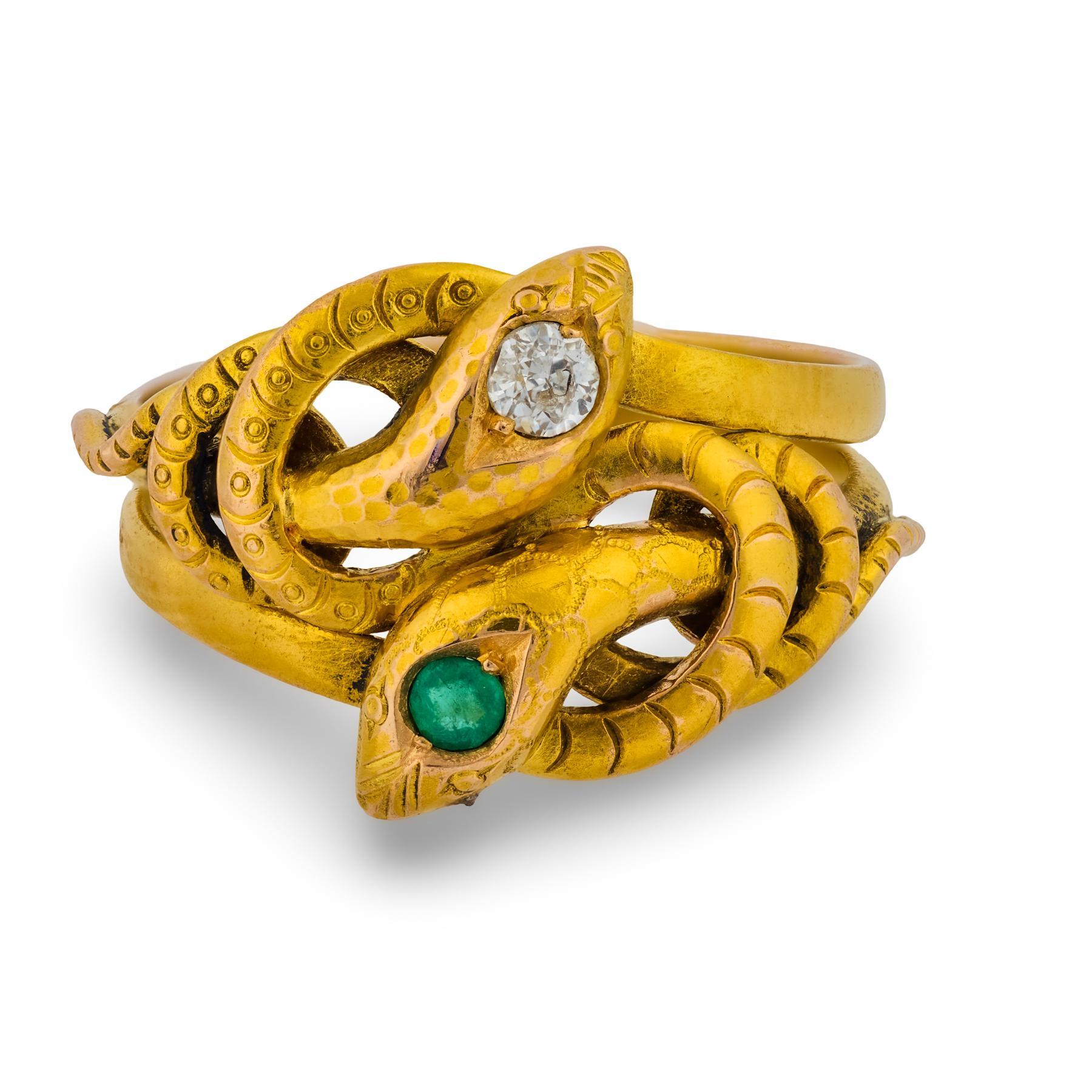 Victorien Bague serpent victorienne en or jaune 18k, diamant taille européenne émeraude en vente
