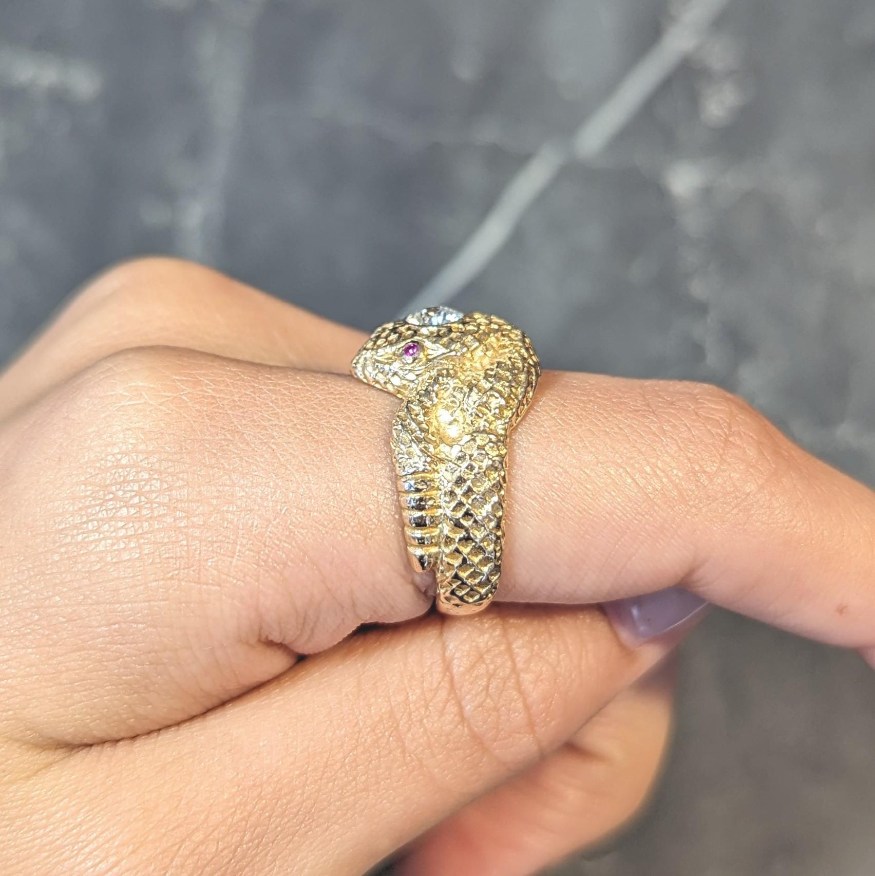 Antiker viktorianischer Schlangenring aus 10 Karat Gelbgold mit Diamanten im alteuropäischen Schliff und Rubin 10