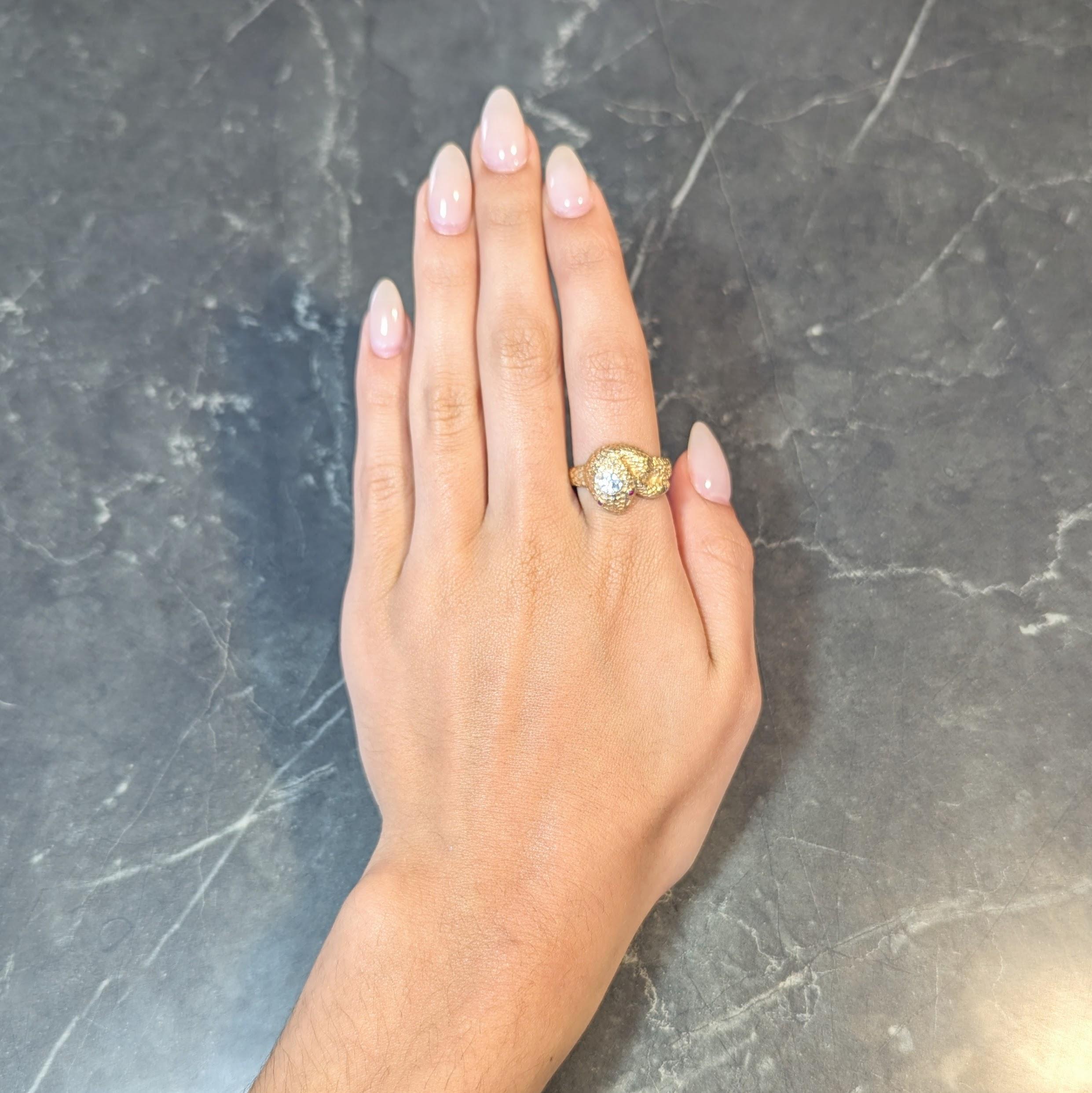 Antiker viktorianischer Schlangenring aus 10 Karat Gelbgold mit Diamanten im alteuropäischen Schliff und Rubin (Viktorianisch)