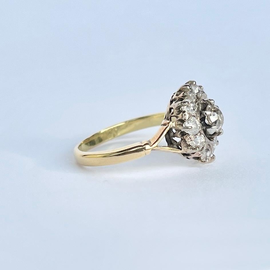 Victorian Old Mine Cut Diamant und 18 Karat Gold Cluster Ring im Zustand „Gut“ im Angebot in Chipping Campden, GB