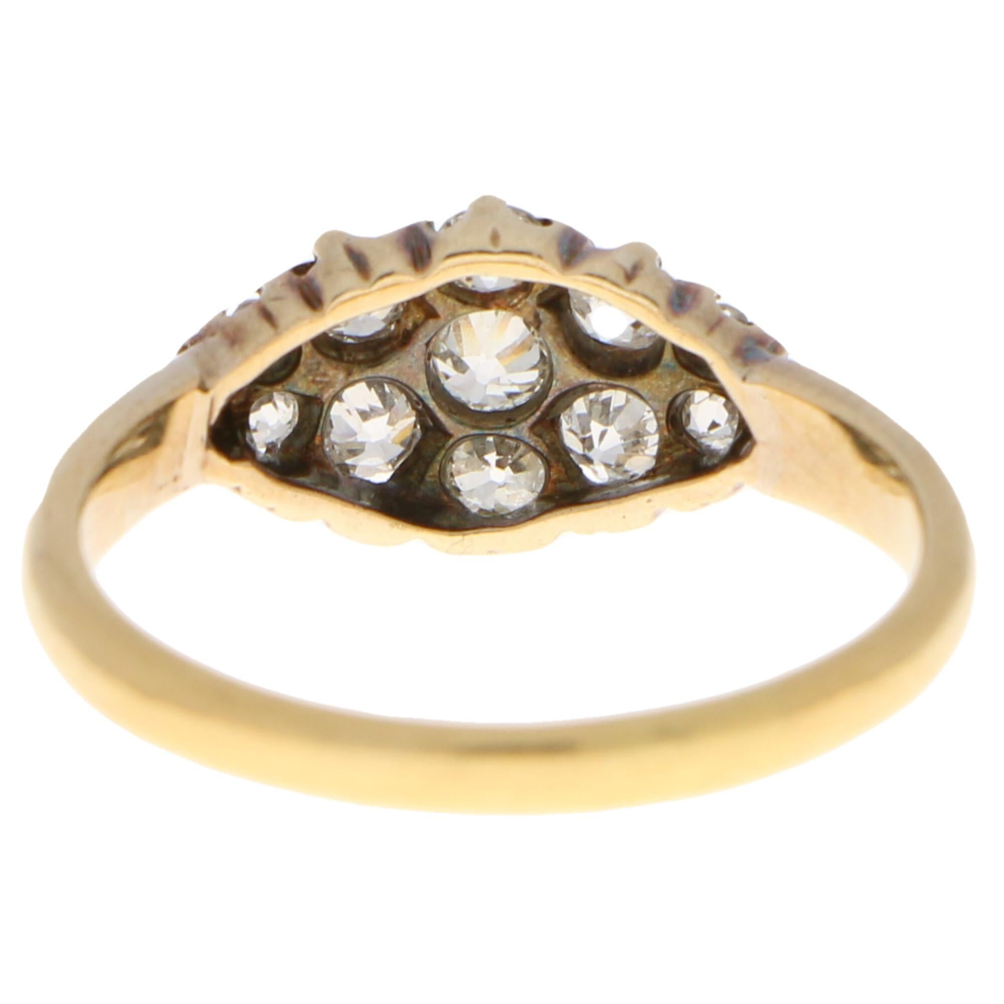 Victorian Old Mine Cut Diamond Cluster Ring Set in 18 Karat Yellow Gold In Good Condition In London, GB