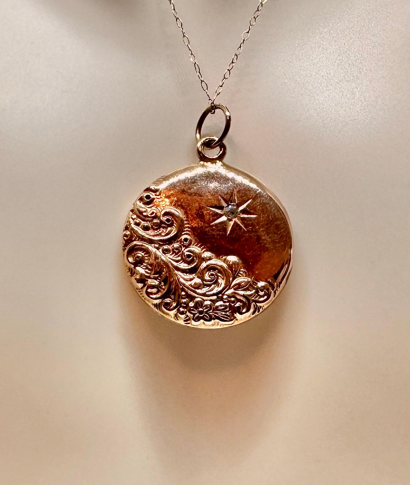Victorian Old Mine Cut Diamond Gold Locket Pendant Necklace Sun Motif In Excellent Condition For Sale In New York, NY